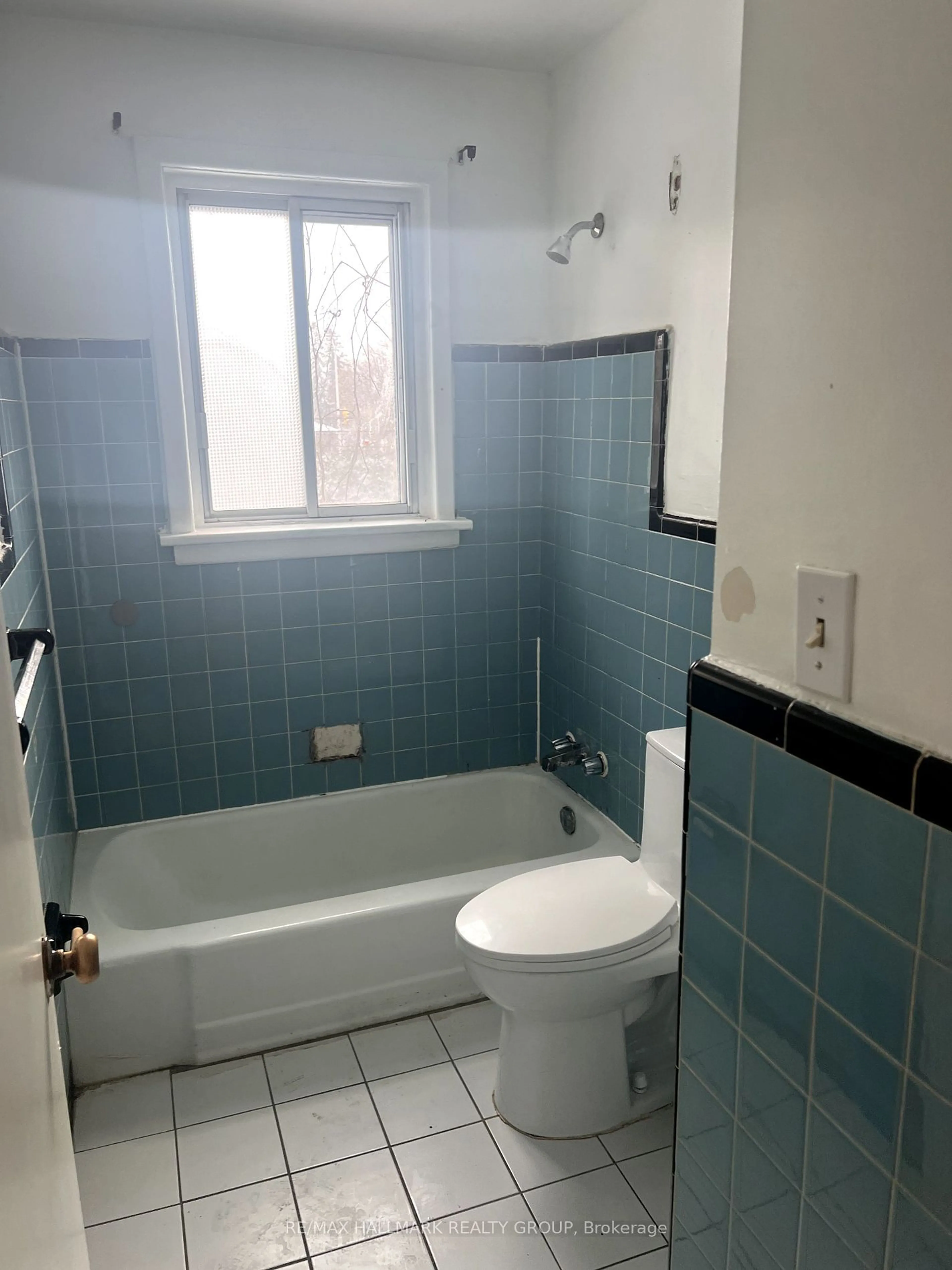 Standard bathroom, ceramic/tile floor for 1038 SECORD Ave, Billings Bridge - Riverside Park and Area Ontario K1H 8C3