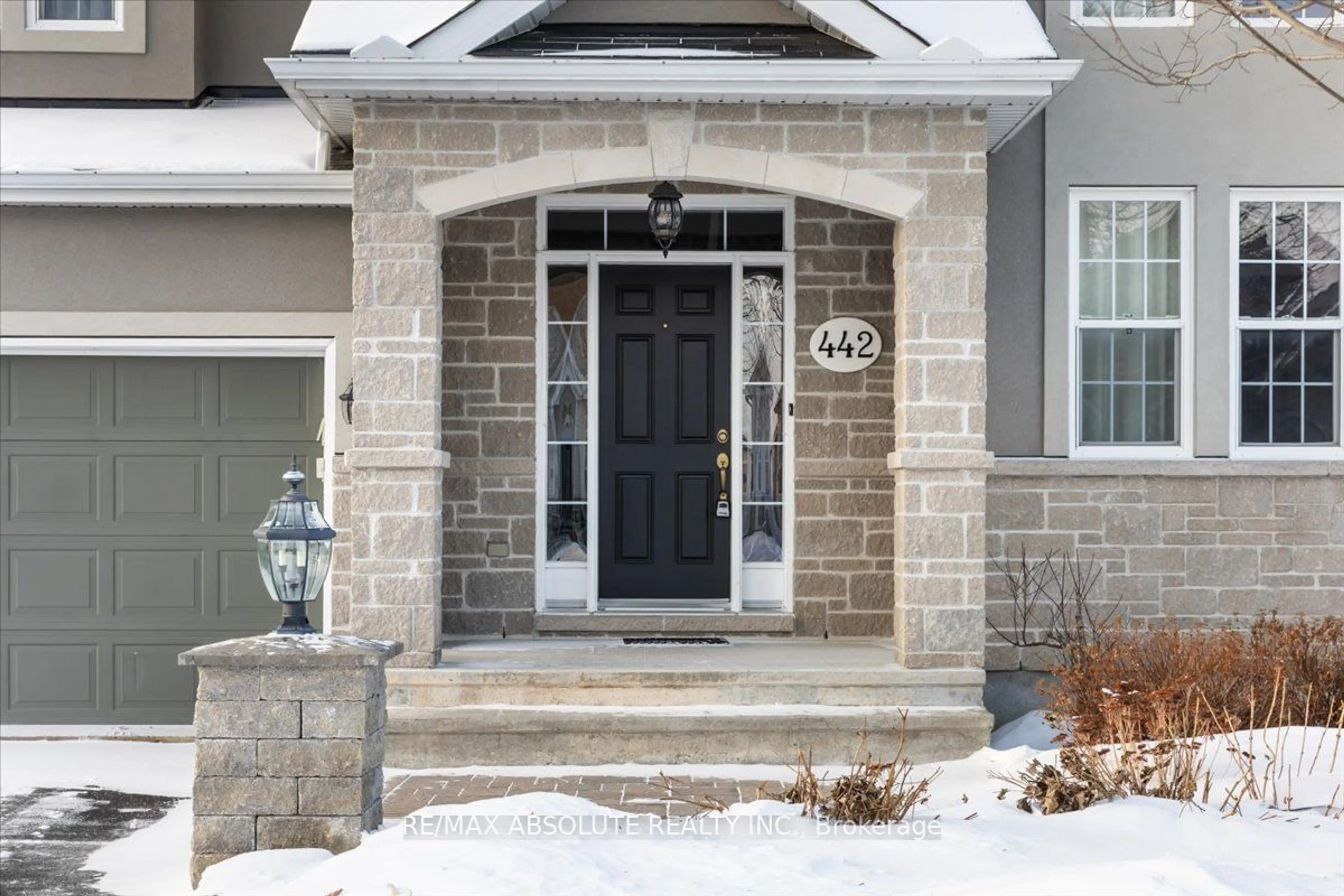 Indoor entryway for 442 LANDSWOOD Way, Stittsville - Munster - Richmond Ontario K2S 0A4