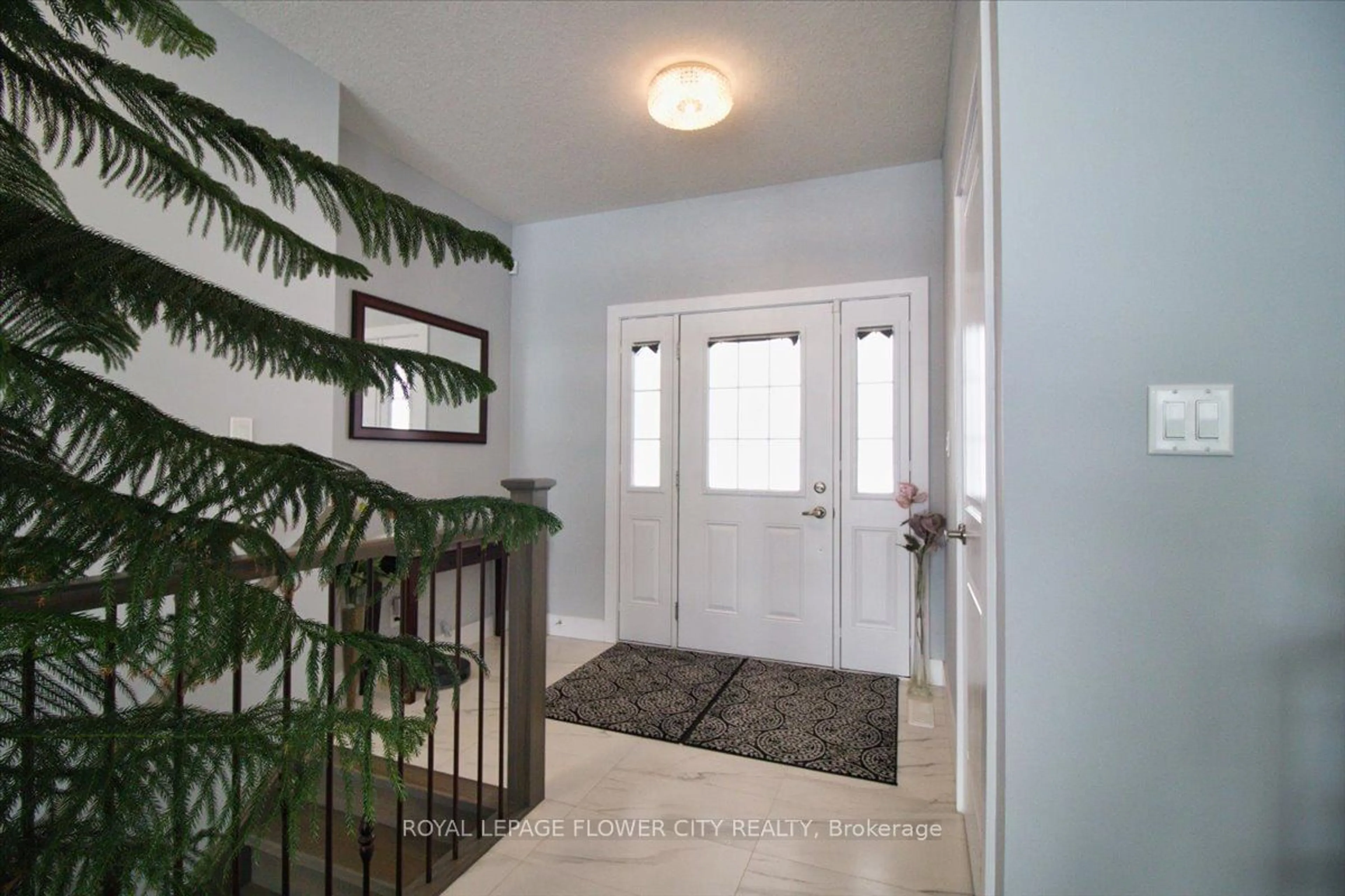 Indoor entryway for 58 Sleepy Meadow Dr, Chatham-Kent Ontario N0P 1A0