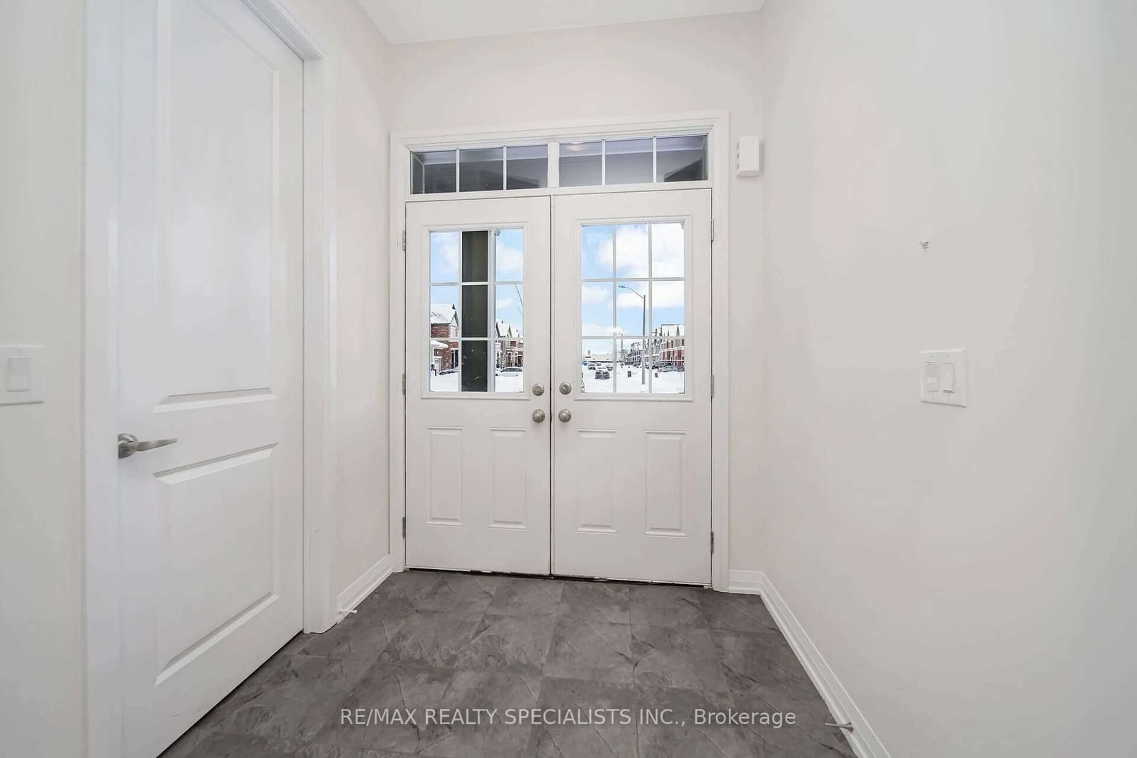 Indoor entryway for 113 Dingman St, Wellington North Ontario N0G 1A0