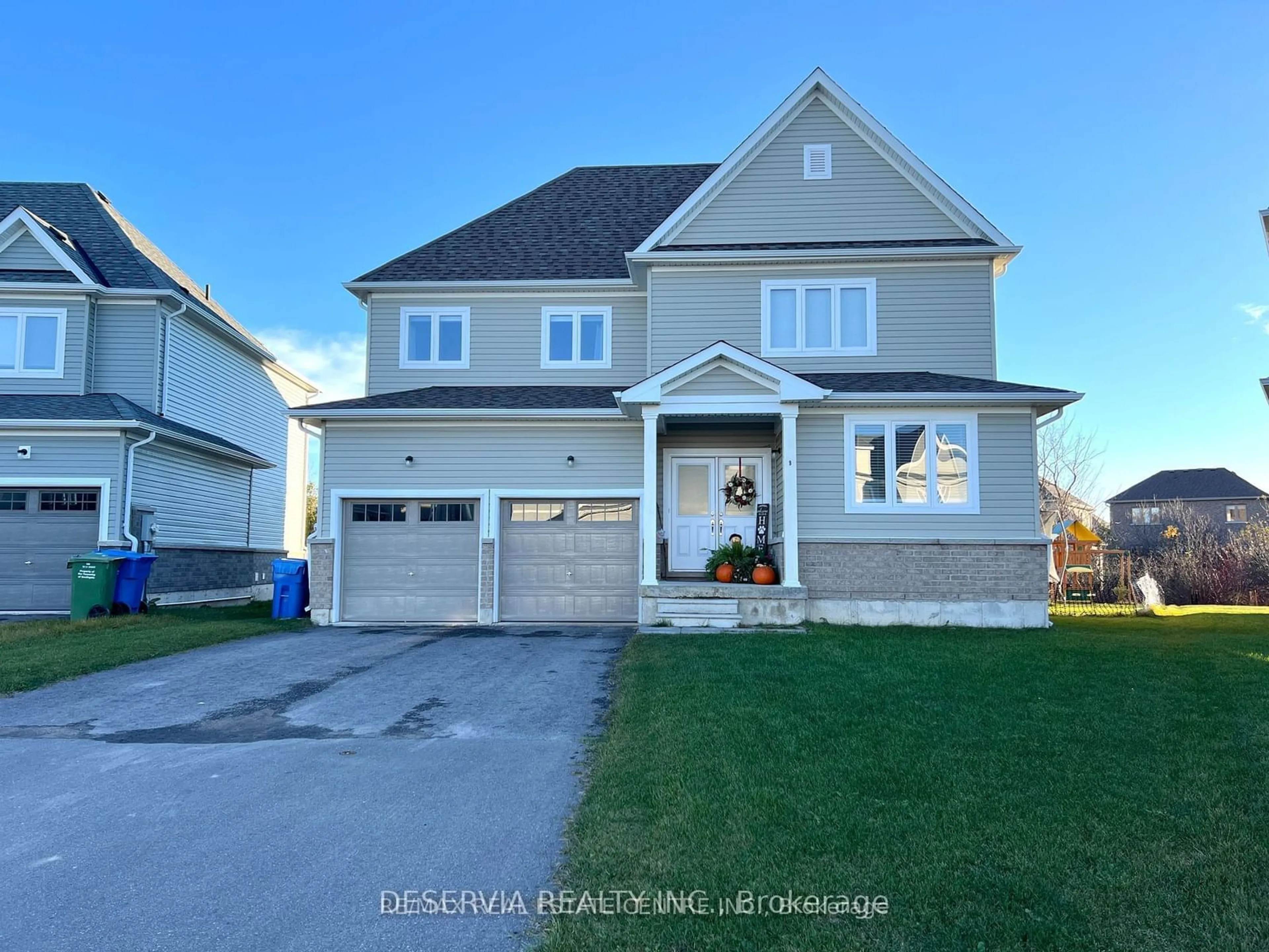 Home with vinyl exterior material, street for 9 Todd Cres, Southgate Ontario N0C 1B0