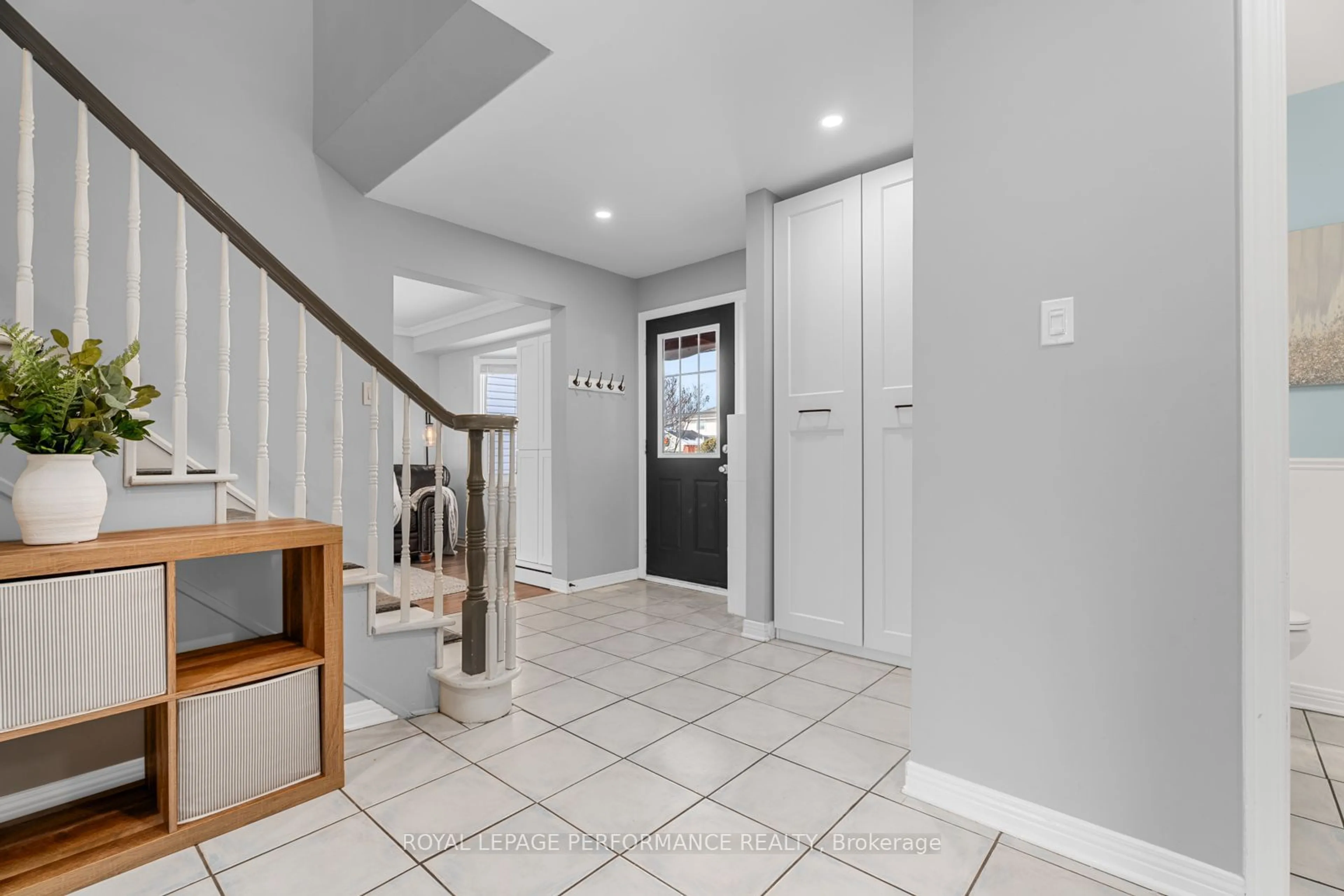 Indoor entryway for 55 Halley St, Barrhaven Ontario K2J 3W3