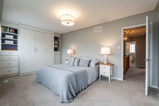 Additional property image - 2 Fenwick Pl