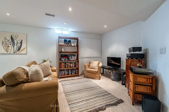 Additional property image - 2 Fenwick Pl