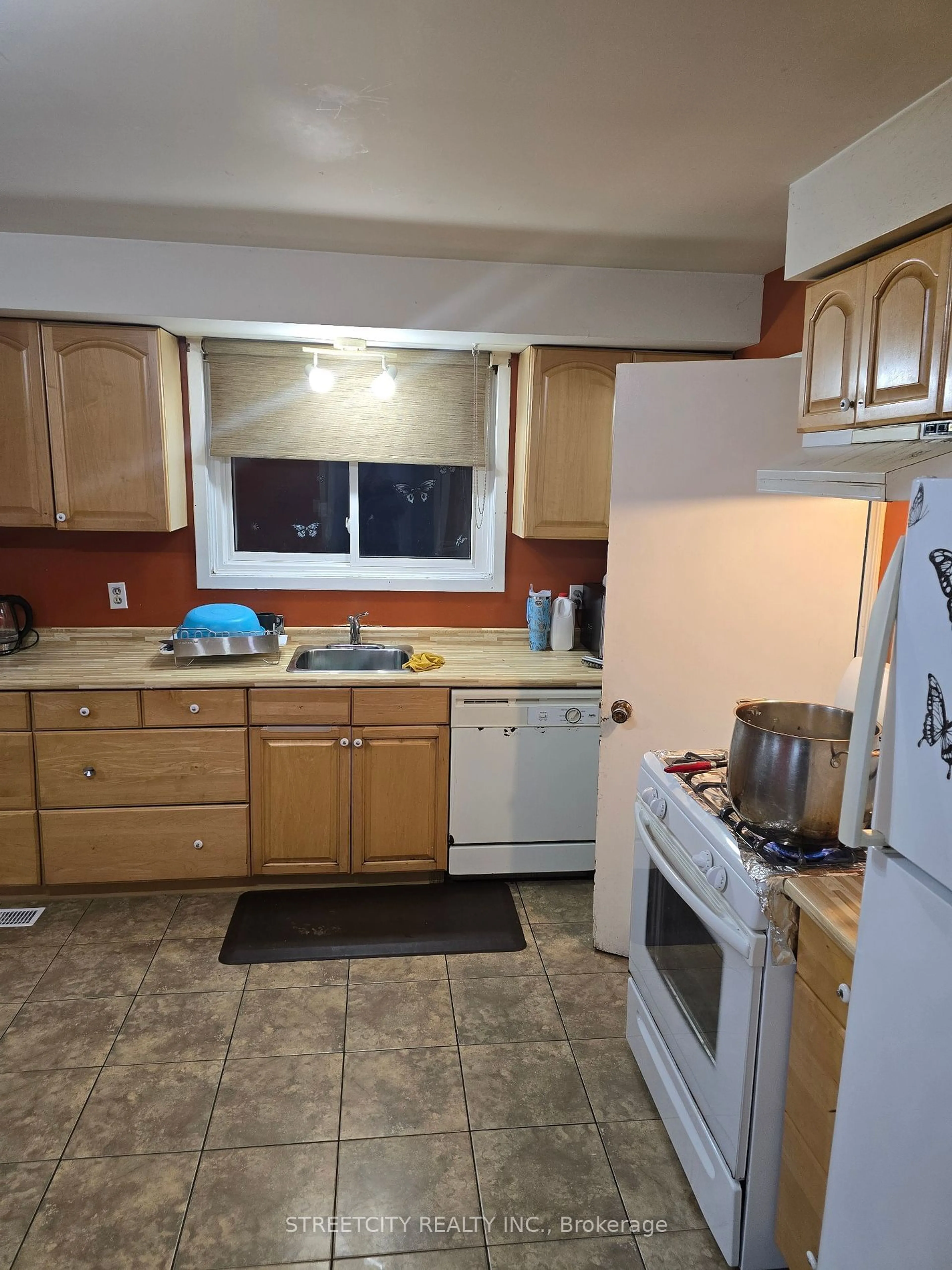 Standard kitchen, unknown for 993 Osgoode Dr, London Ontario N6E 1C9