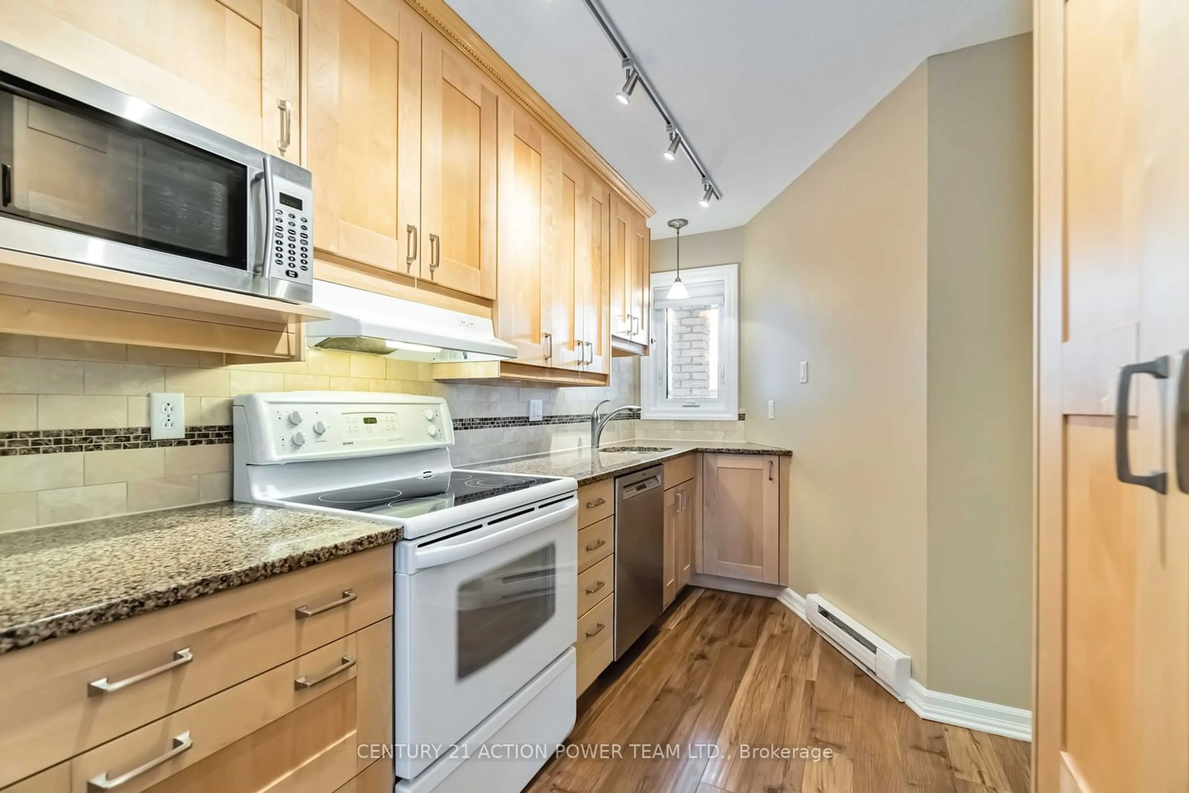 Standard kitchen, wood/laminate floor for 623 St Louis St, Clarence-Rockland Ontario K4K 1K3