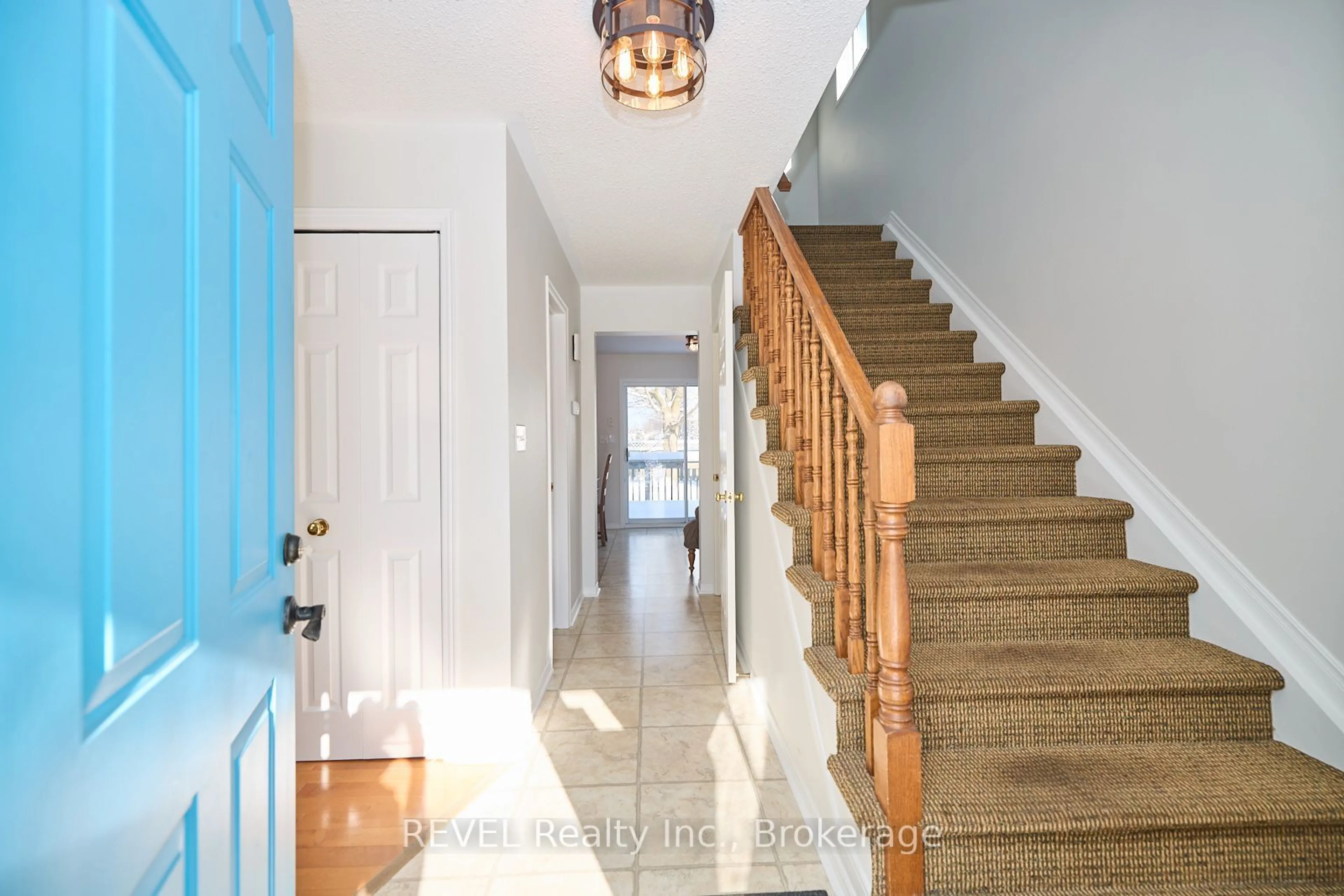 Indoor entryway for 4 Grange Cres, Niagara-on-the-Lake Ontario L0S 1J0