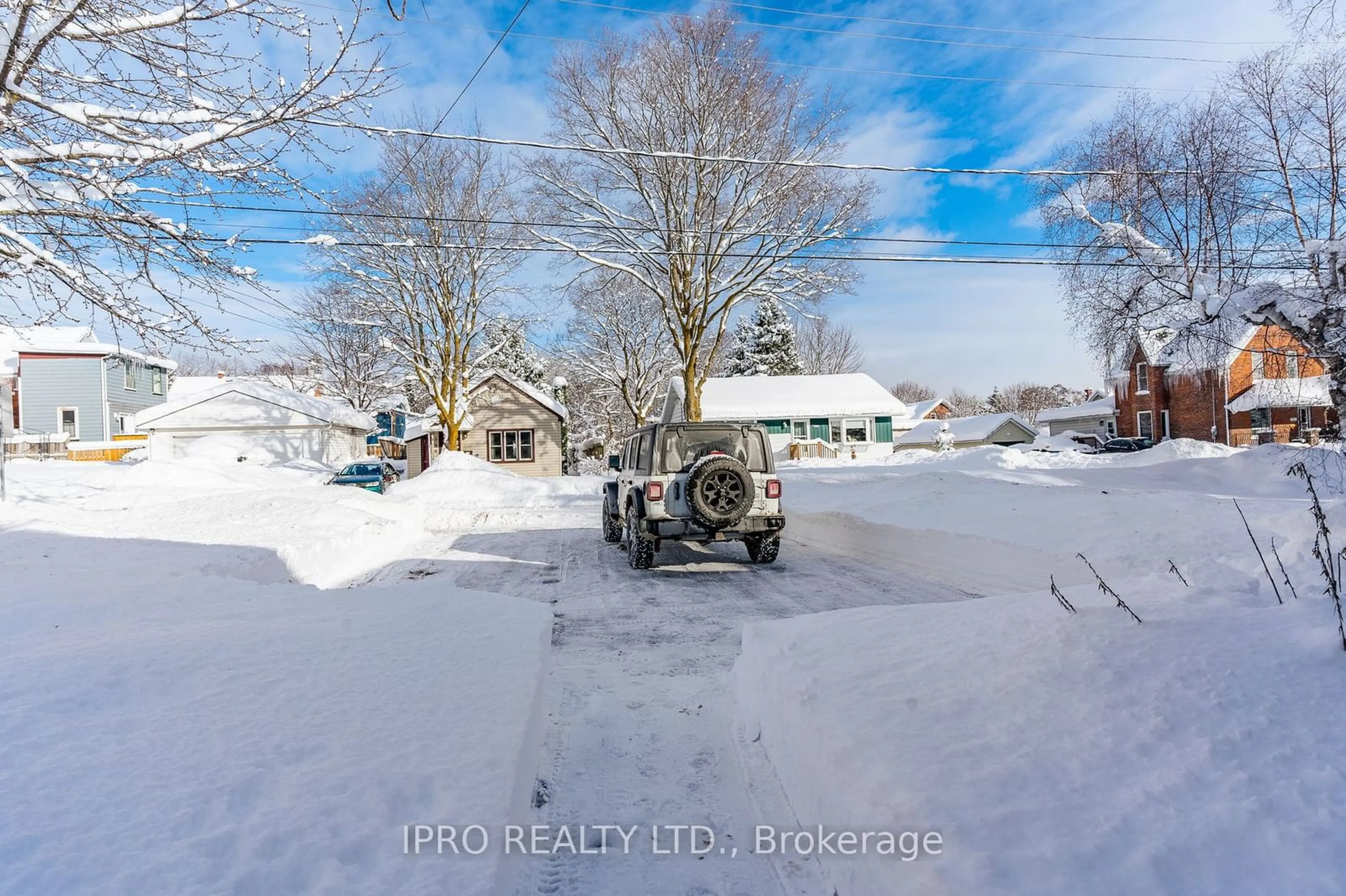 A pic from outside/outdoor area/front of a property/back of a property/a pic from drone, street for 355 18TH ST, Owen Sound Ontario N4K 4C2