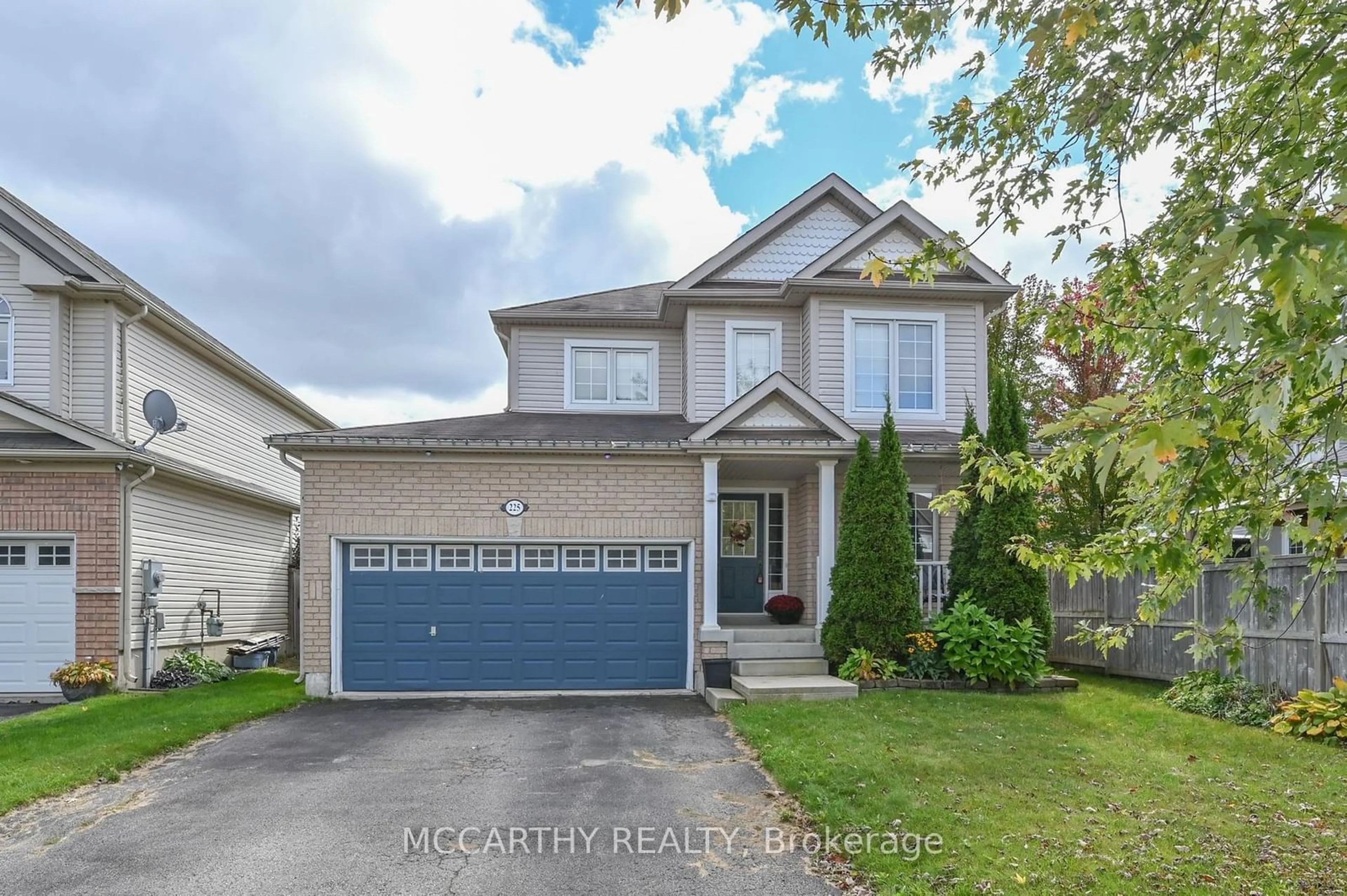 Home with vinyl exterior material, street for 225 Berry St, Shelburne Ontario L9V 3E1