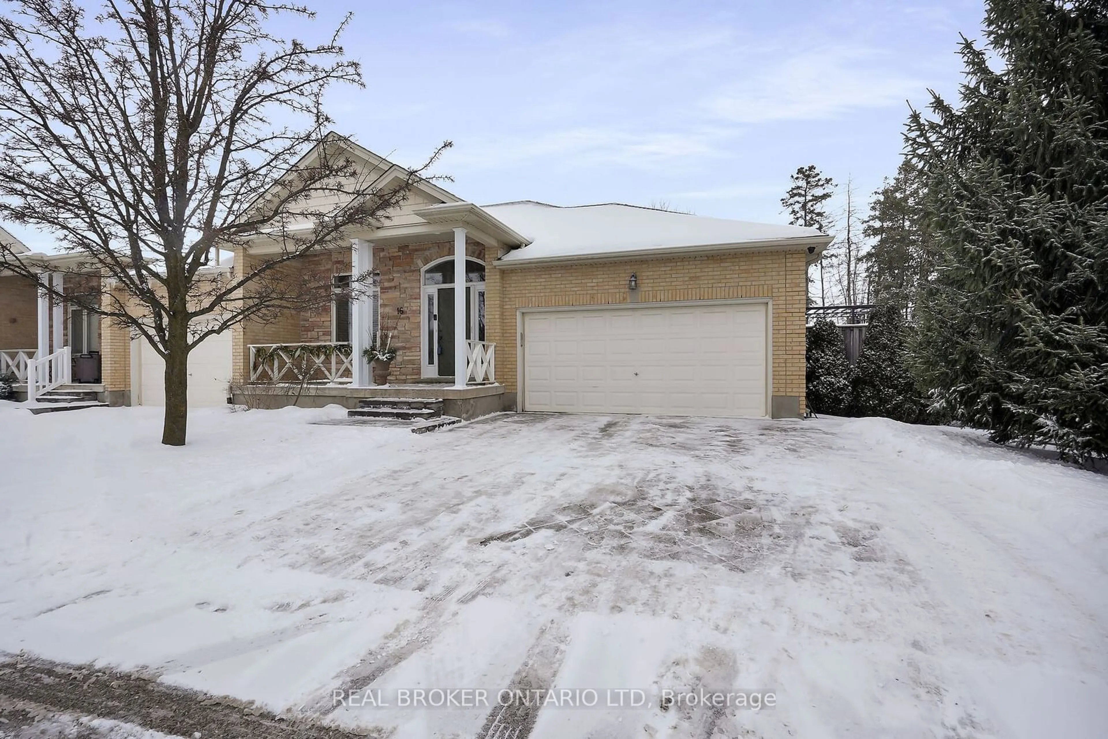 A pic from outside/outdoor area/front of a property/back of a property/a pic from drone, street for 16-947 Adirondack Rd, London Ontario N6K 4Y7