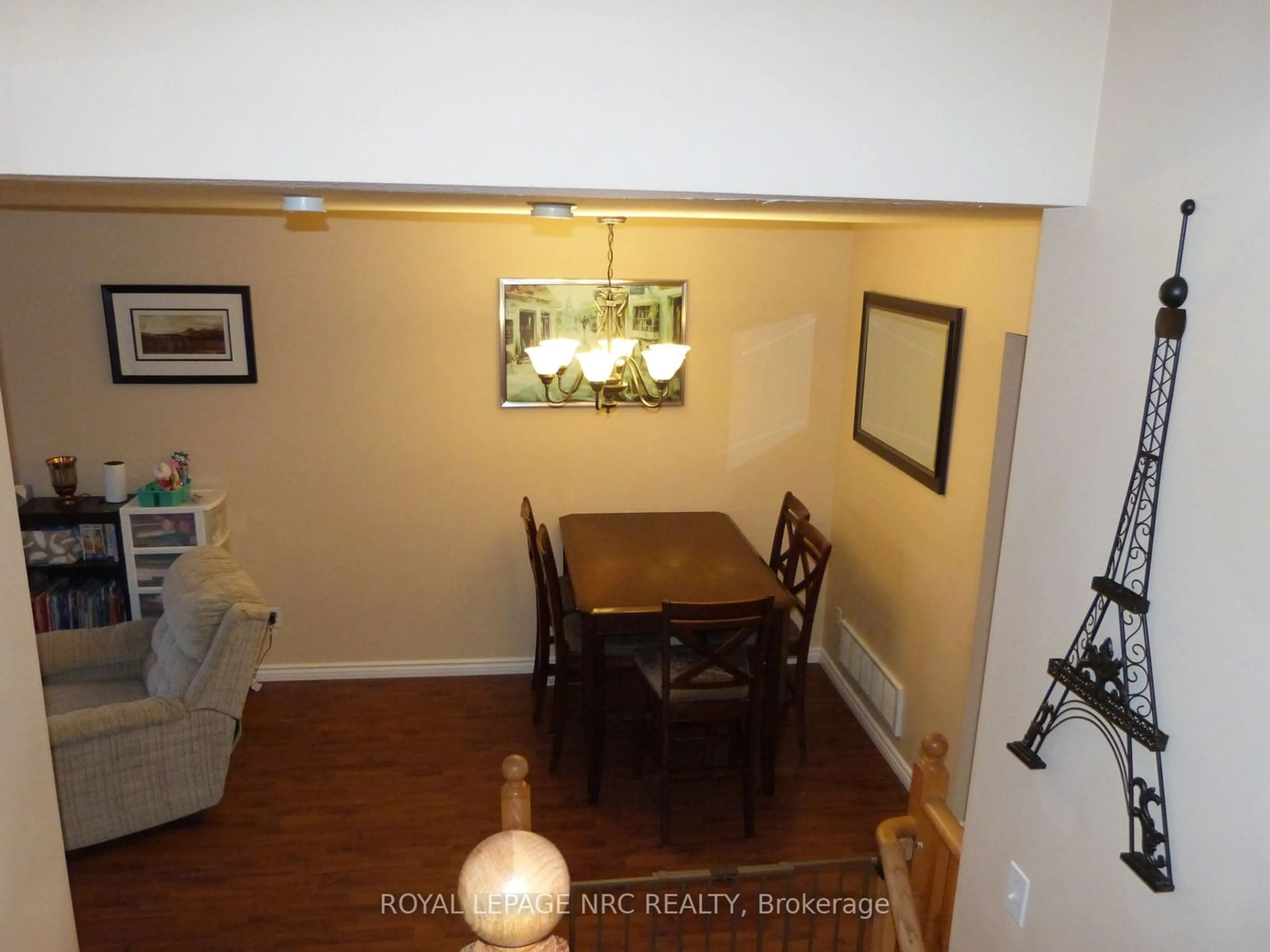 Dining room, unknown for 175 ST.LAWRENCE Dr, Welland Ontario L3C 7H6