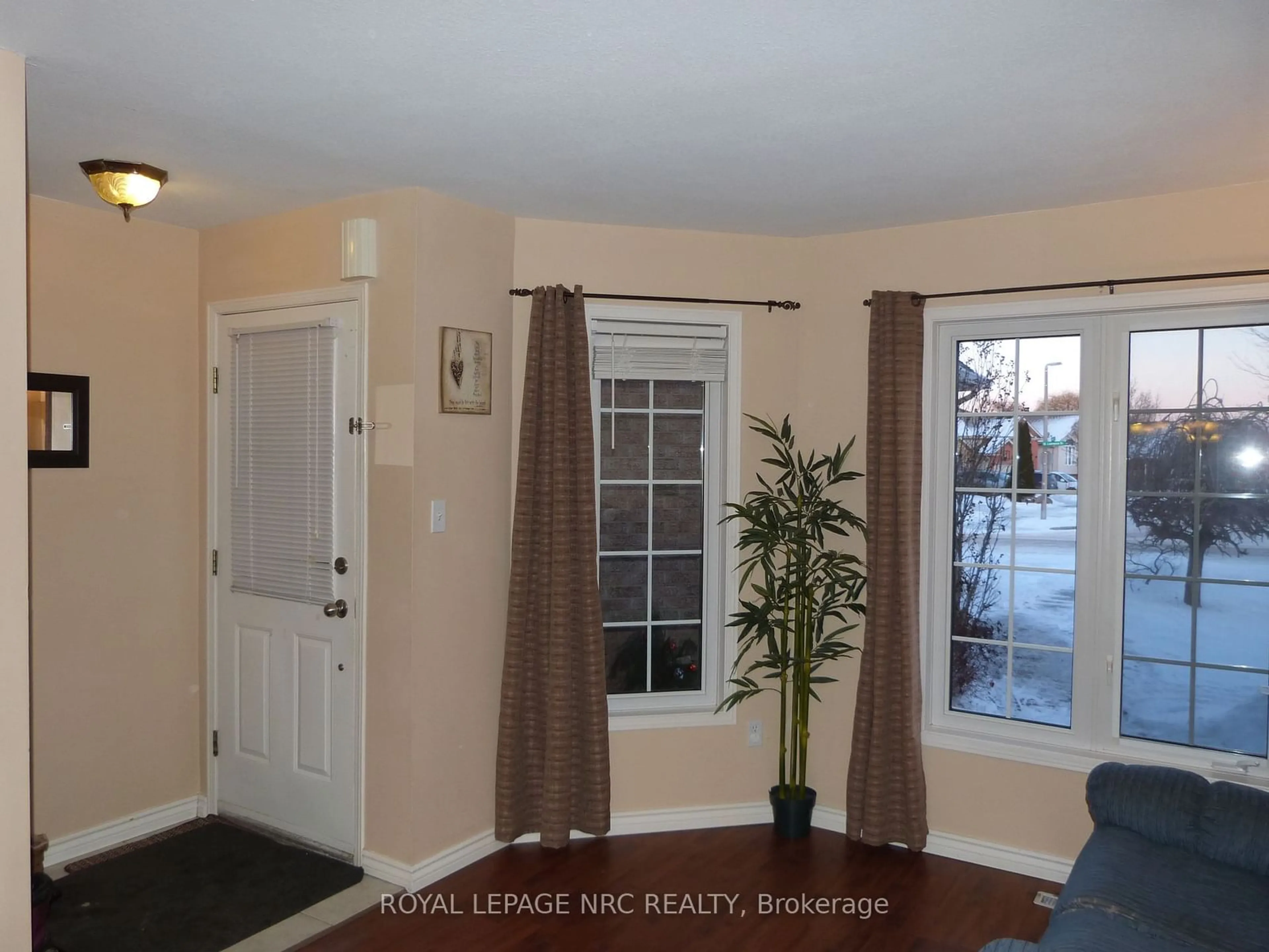 Indoor entryway for 175 ST.LAWRENCE Dr, Welland Ontario L3C 7H6