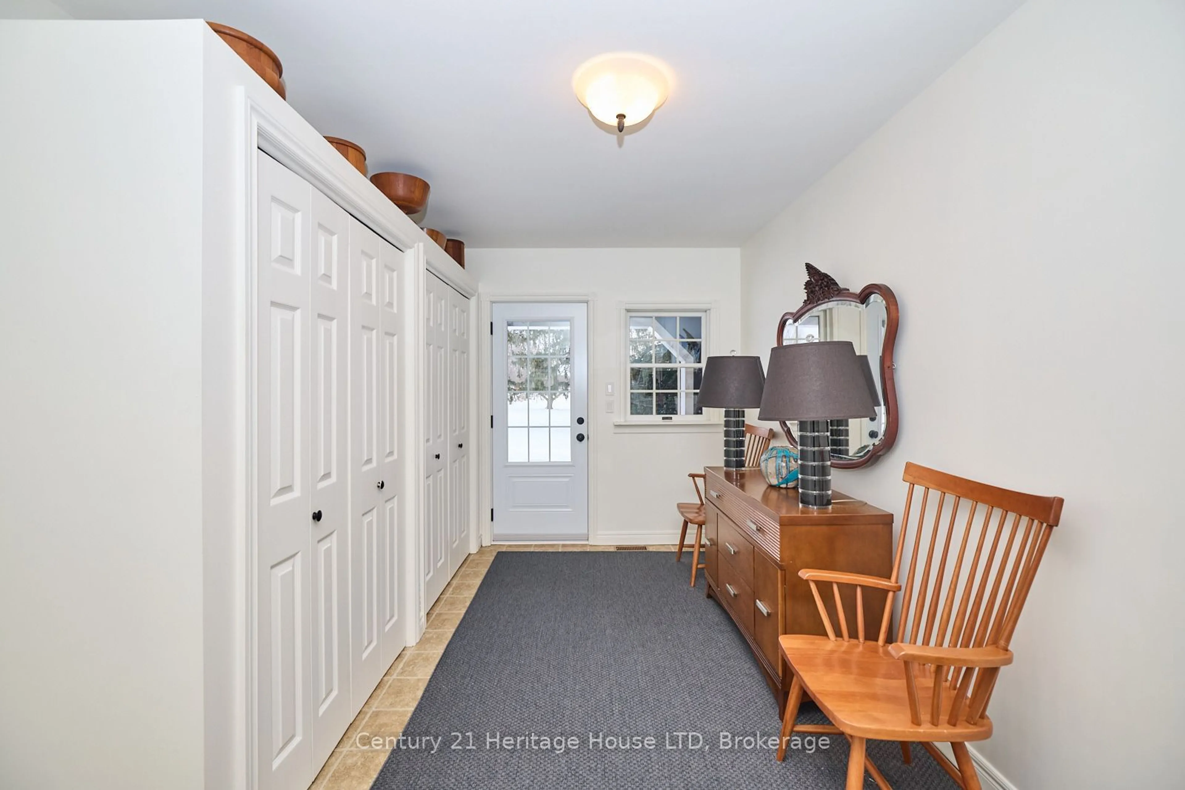 Indoor entryway for 5930 Michener Rd, Port Colborne Ontario L0S 1R0