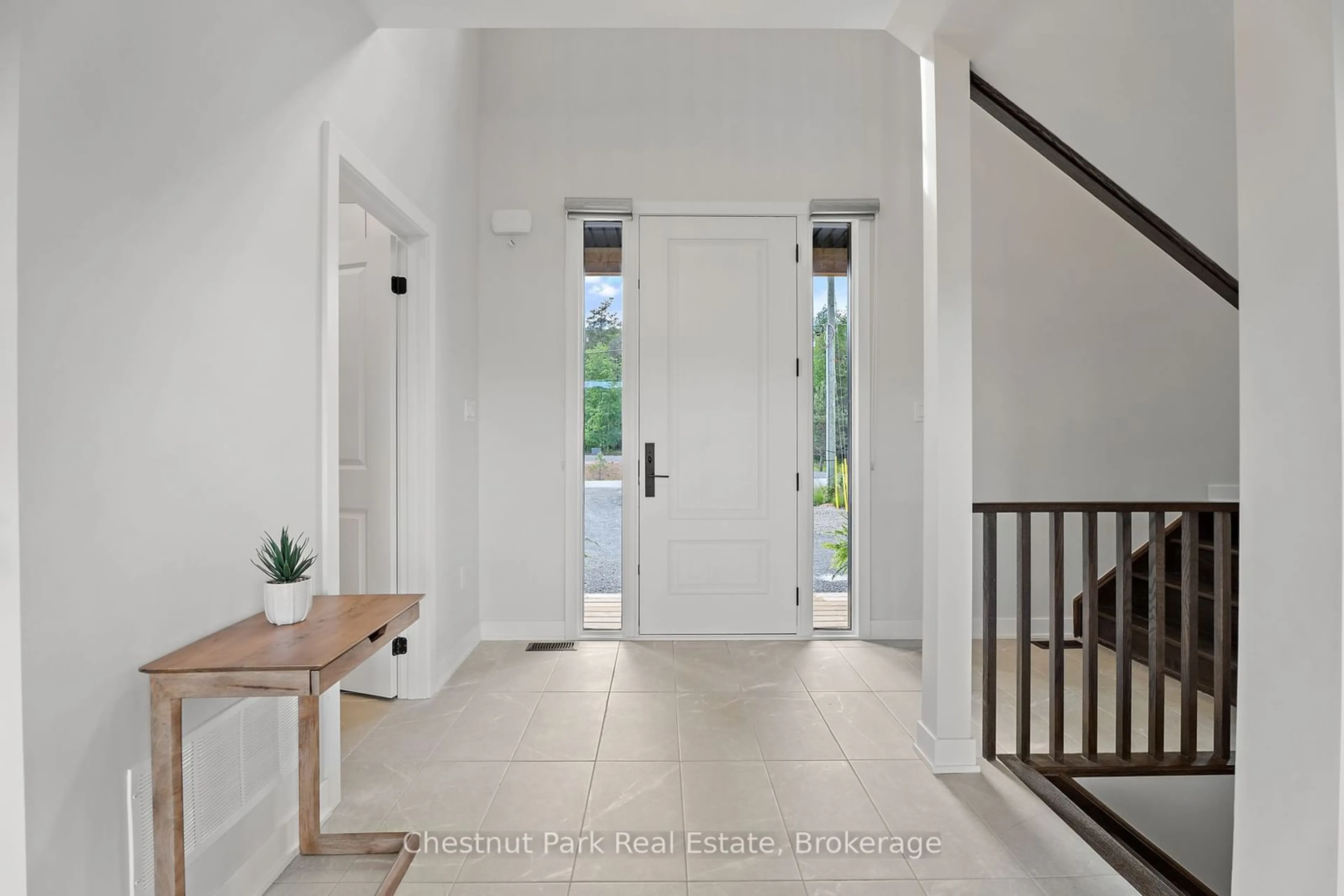 Indoor entryway for 1082 Echo Hill Rd #31, Lake of Bays Ontario P1H 2J6