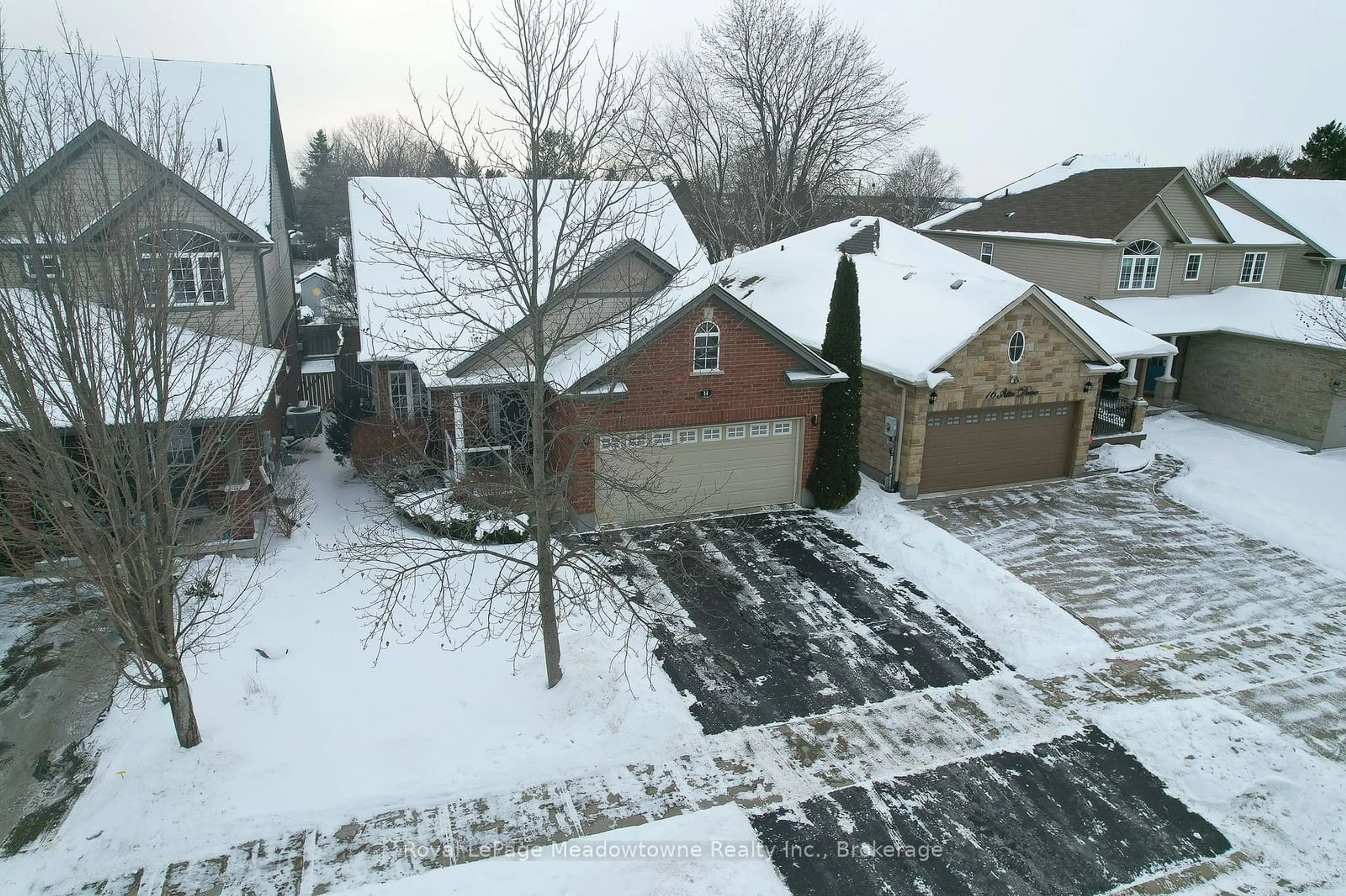 A pic from outside/outdoor area/front of a property/back of a property/a pic from drone, street for 14 Atto Dr, Guelph Ontario N1E 0E4