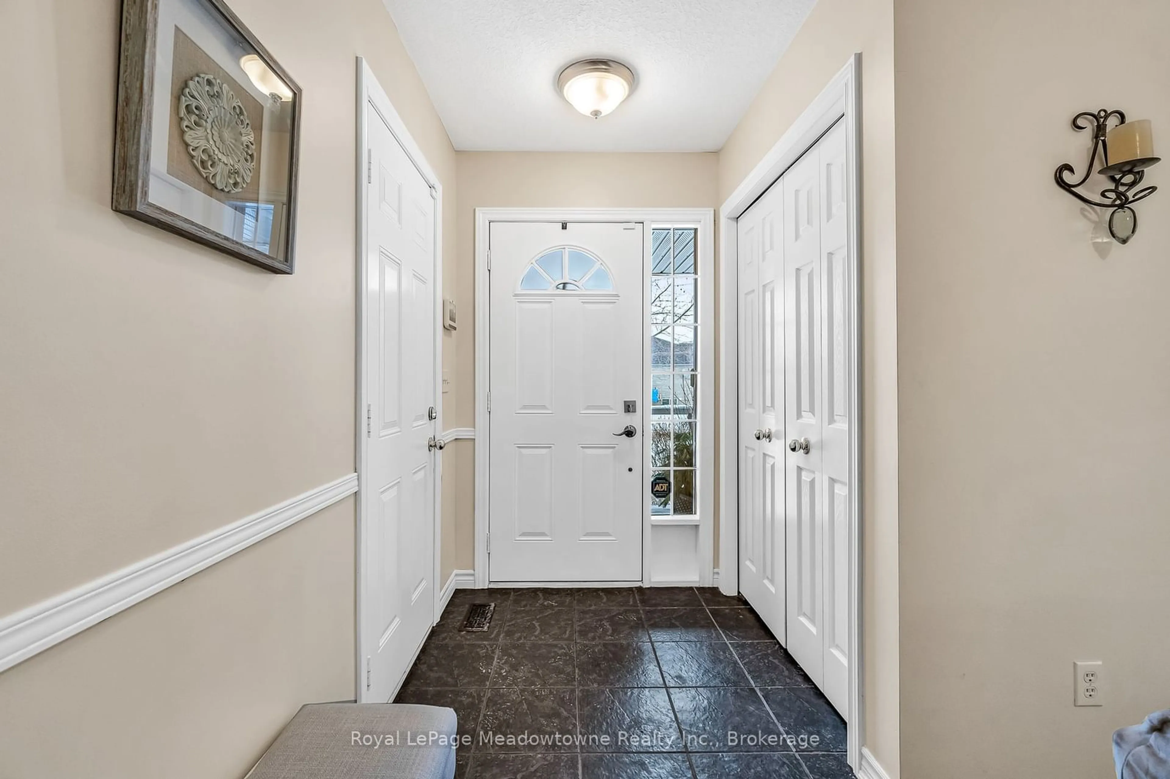 Indoor entryway for 14 Atto Dr, Guelph Ontario N1E 0E4