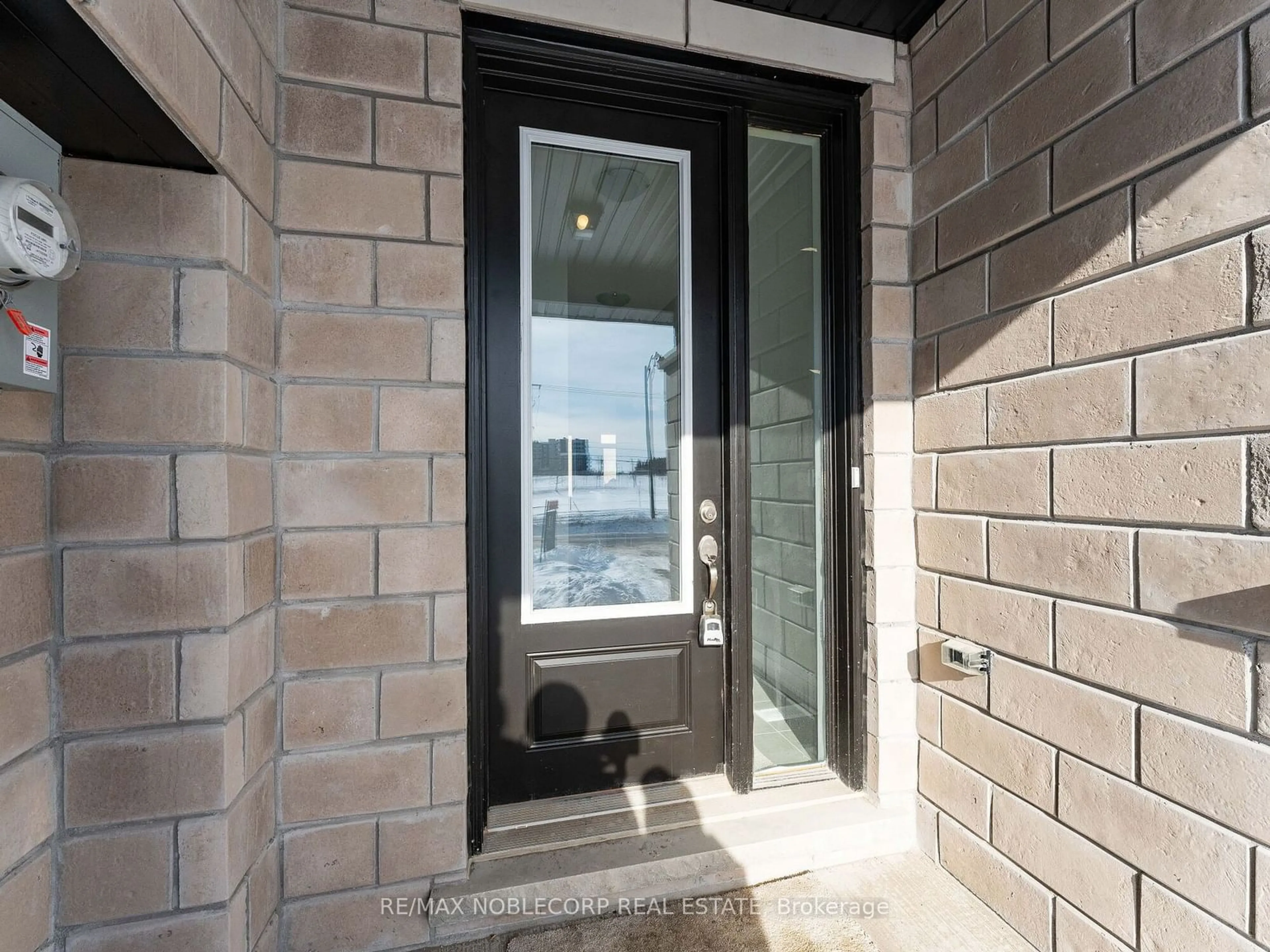 Indoor entryway for 90 Corley St, Kawartha Lakes Ontario K9V 6K2