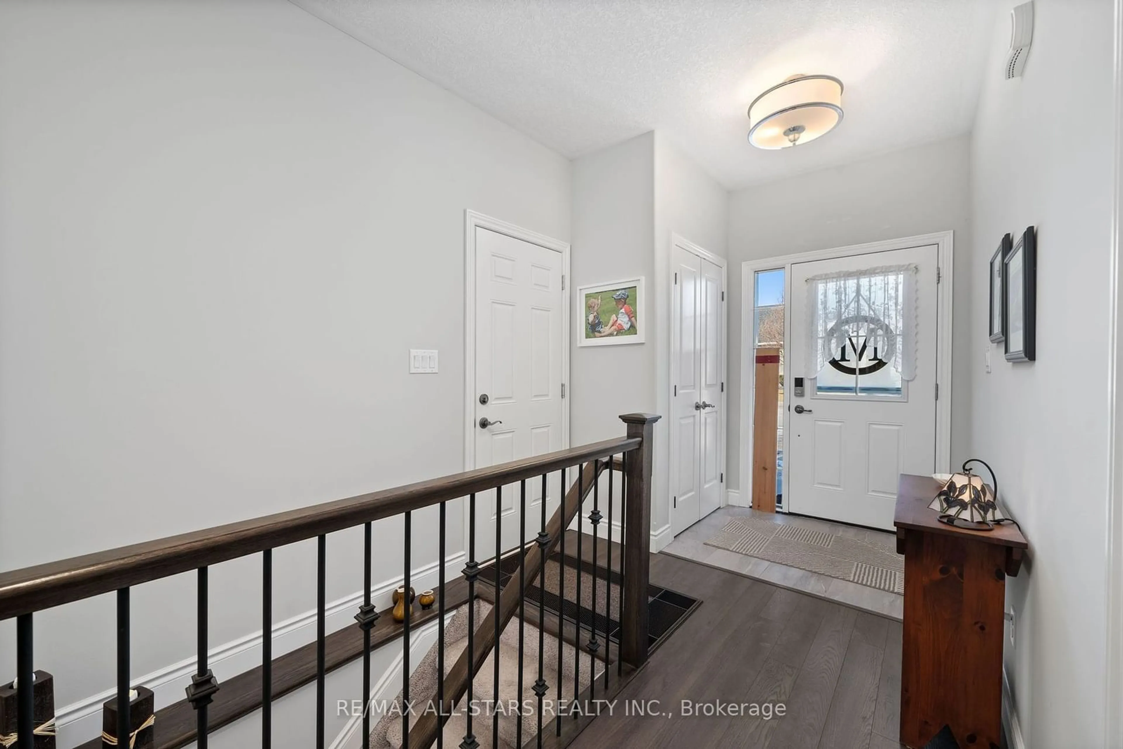 Indoor entryway for 152 Sorbie Cres, Loyalist Ontario K7N 0B7