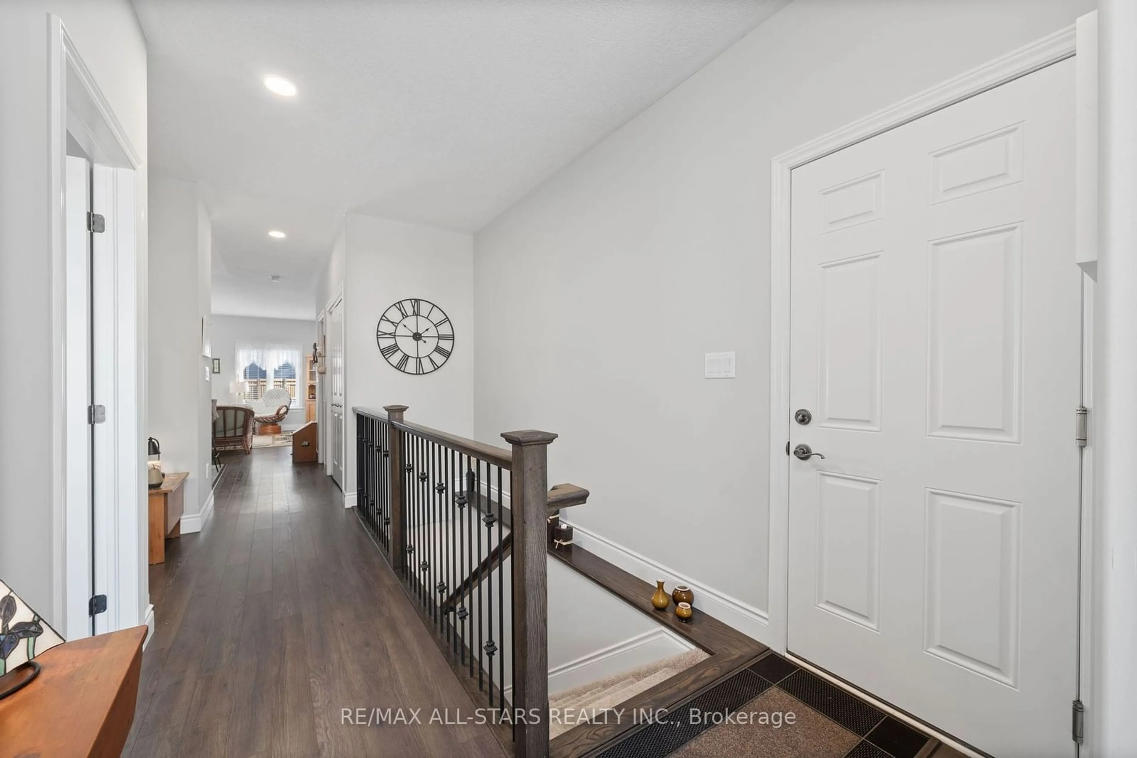 Indoor entryway for 152 Sorbie Cres, Loyalist Ontario K7N 0B7