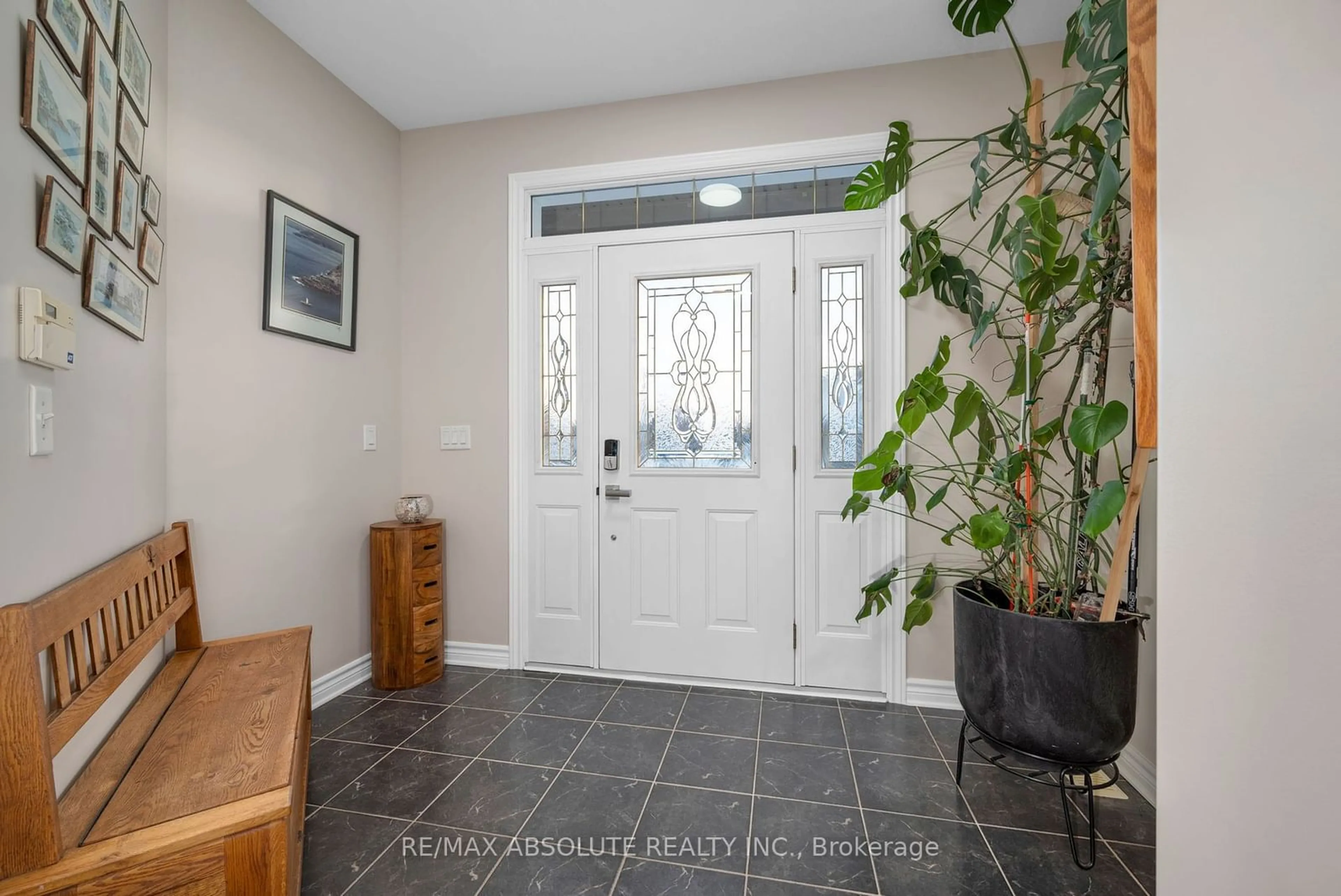 Indoor entryway for 78 Cinnabar Way, Stittsville - Munster - Richmond Ontario K2S 1Y7