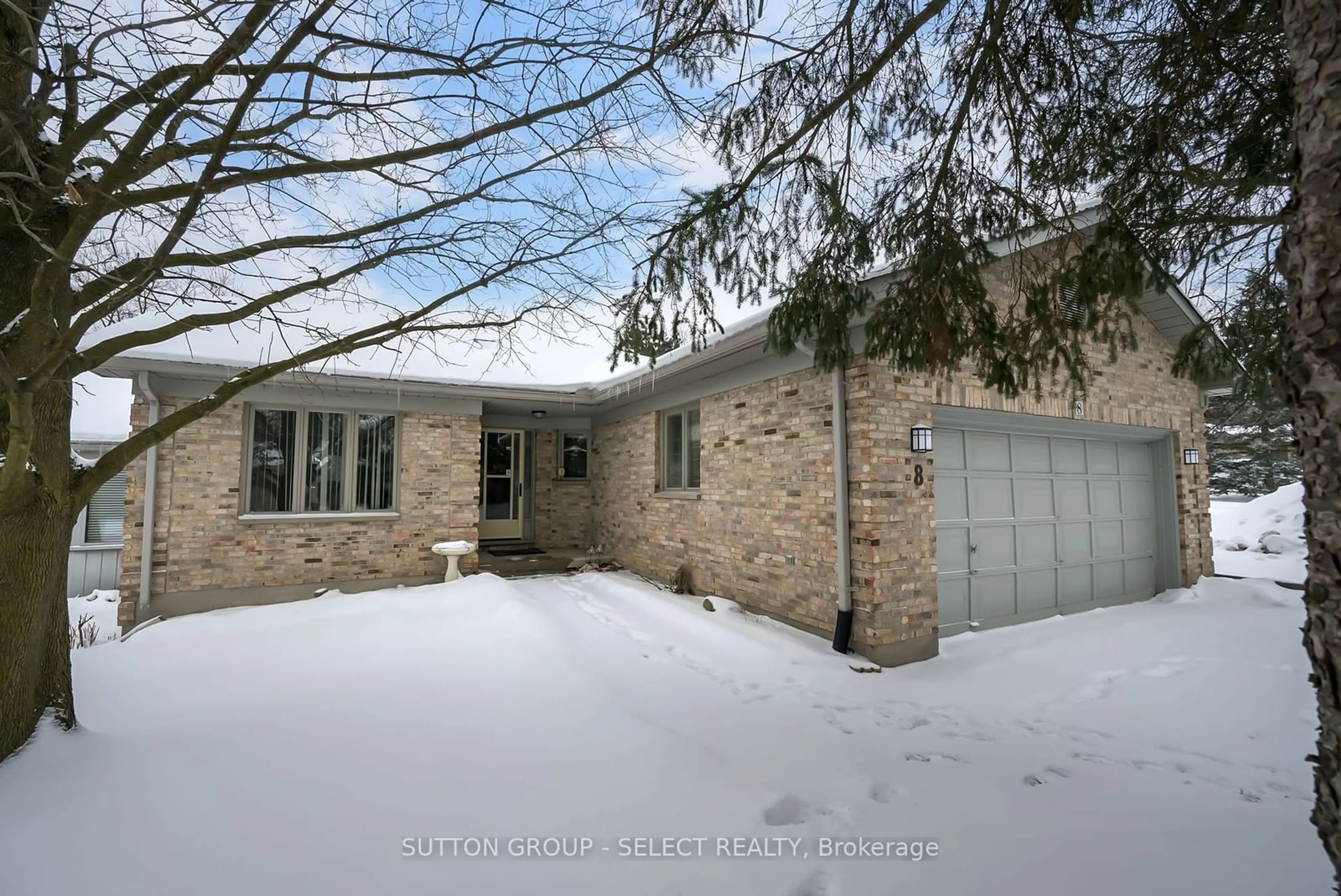 A pic from outside/outdoor area/front of a property/back of a property/a pic from drone, street for 14 Doon Dr #8, London Ontario N5X 3P2