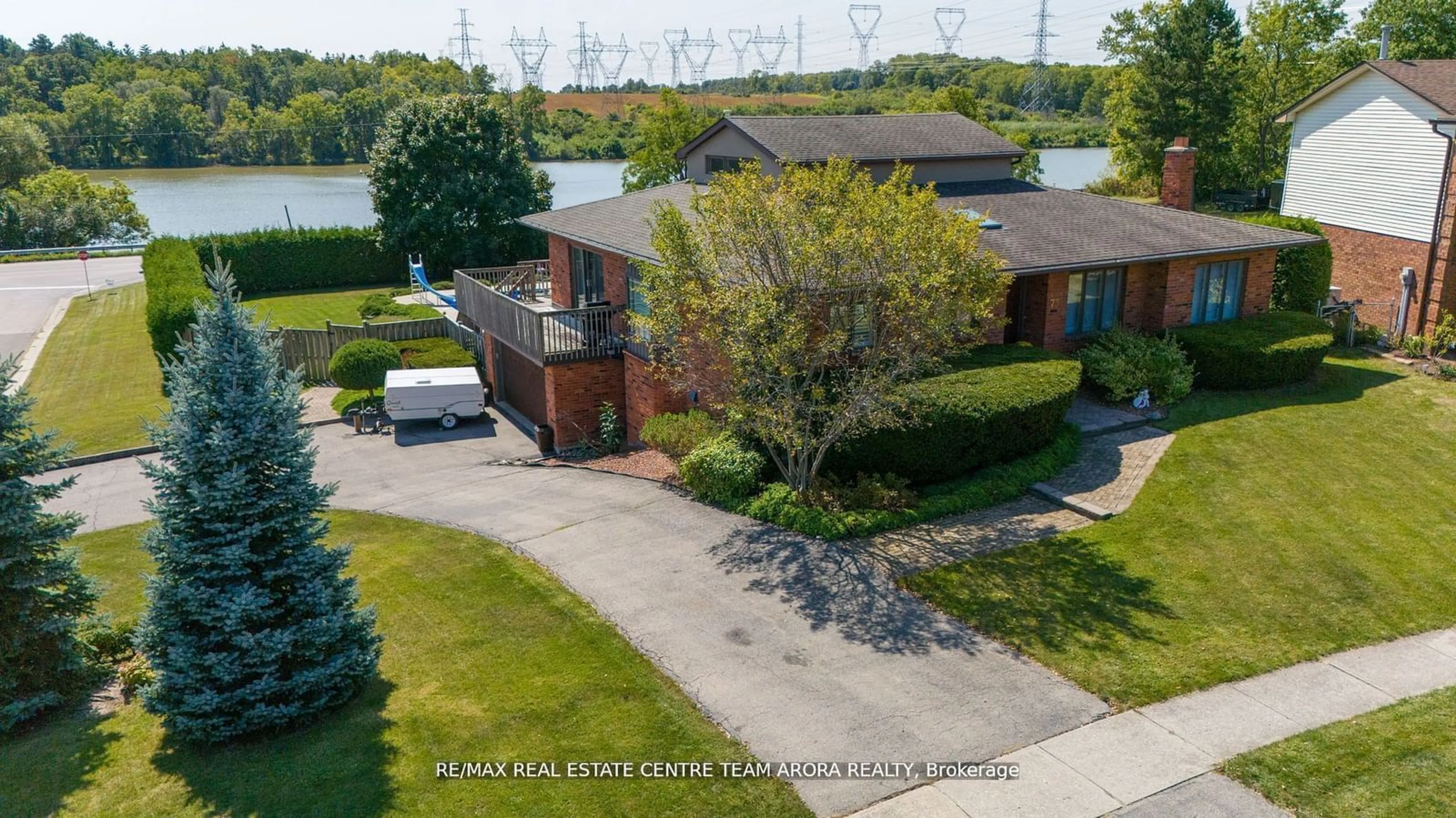 A pic from outside/outdoor area/front of a property/back of a property/a pic from drone, water/lake/river/ocean view for 73 Williamson Dr, Haldimand Ontario N3W 1A4