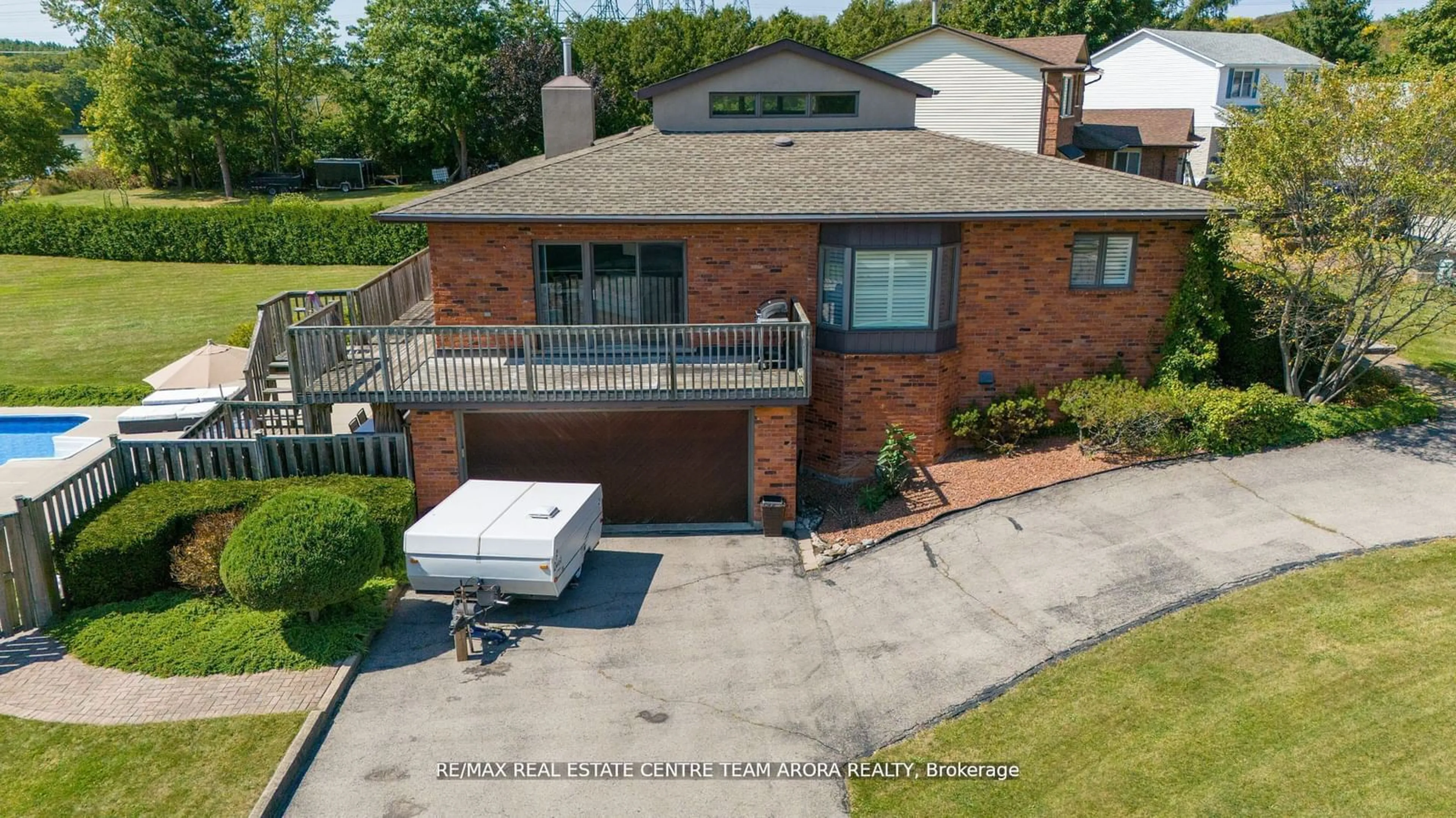 A pic from outside/outdoor area/front of a property/back of a property/a pic from drone, street for 73 Williamson Dr, Haldimand Ontario N3W 1A4