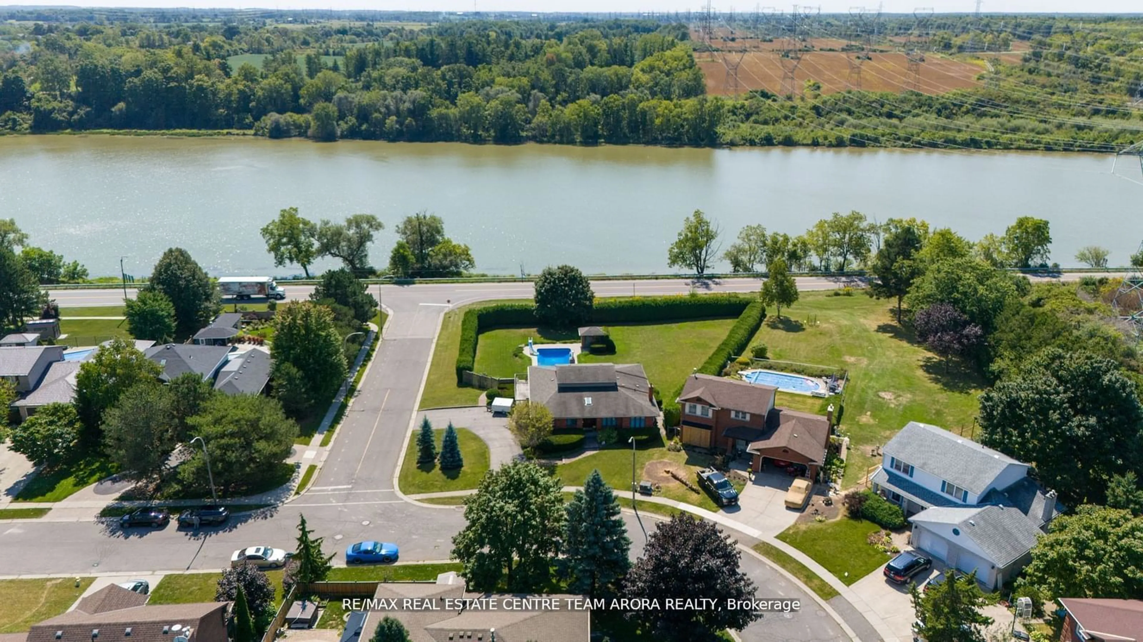 A pic from outside/outdoor area/front of a property/back of a property/a pic from drone, water/lake/river/ocean view for 73 Williamson Dr, Haldimand Ontario N3W 1A4