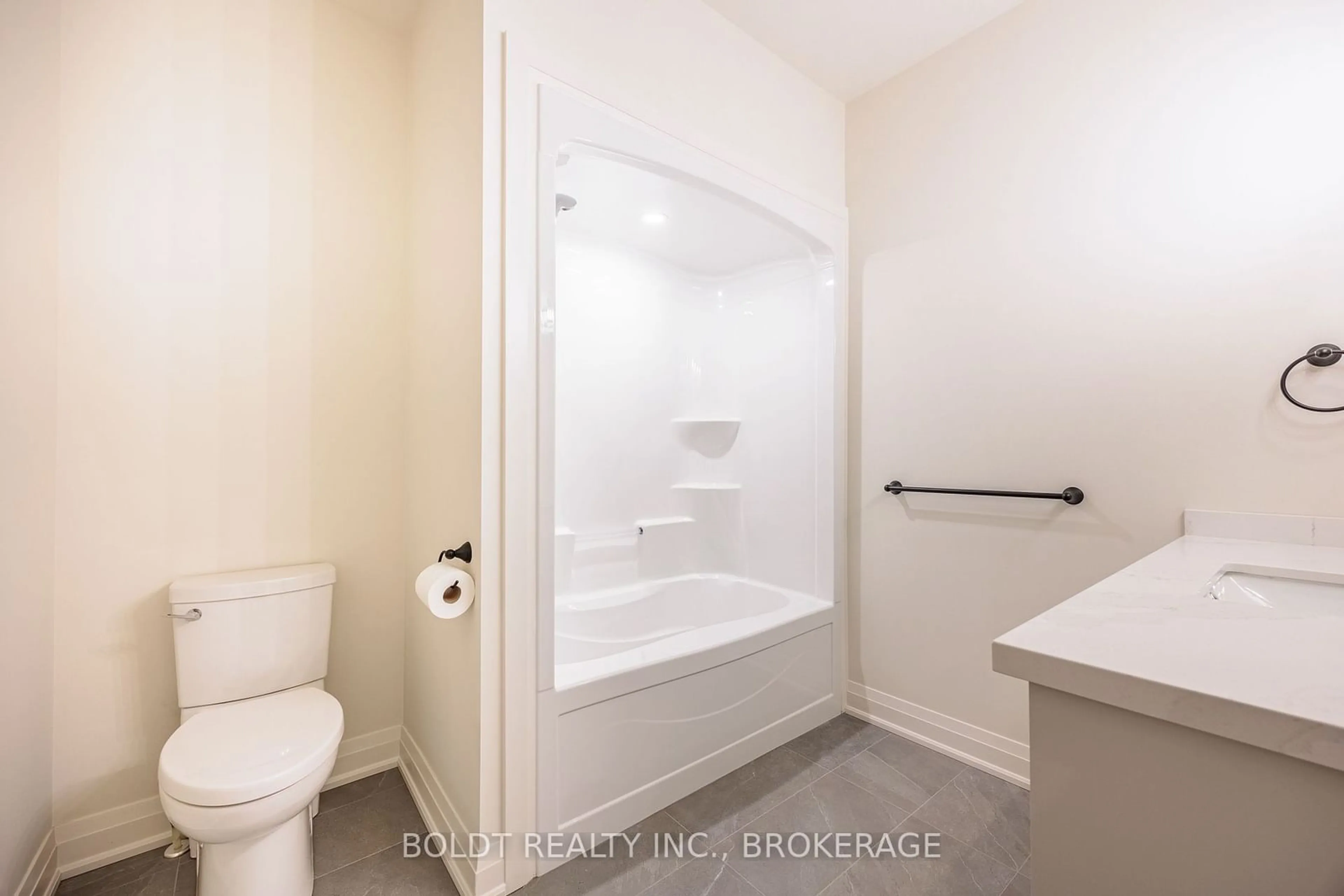 Standard bathroom, unknown for 1051 PELHAM St, Pelham Ontario L3C 3E4