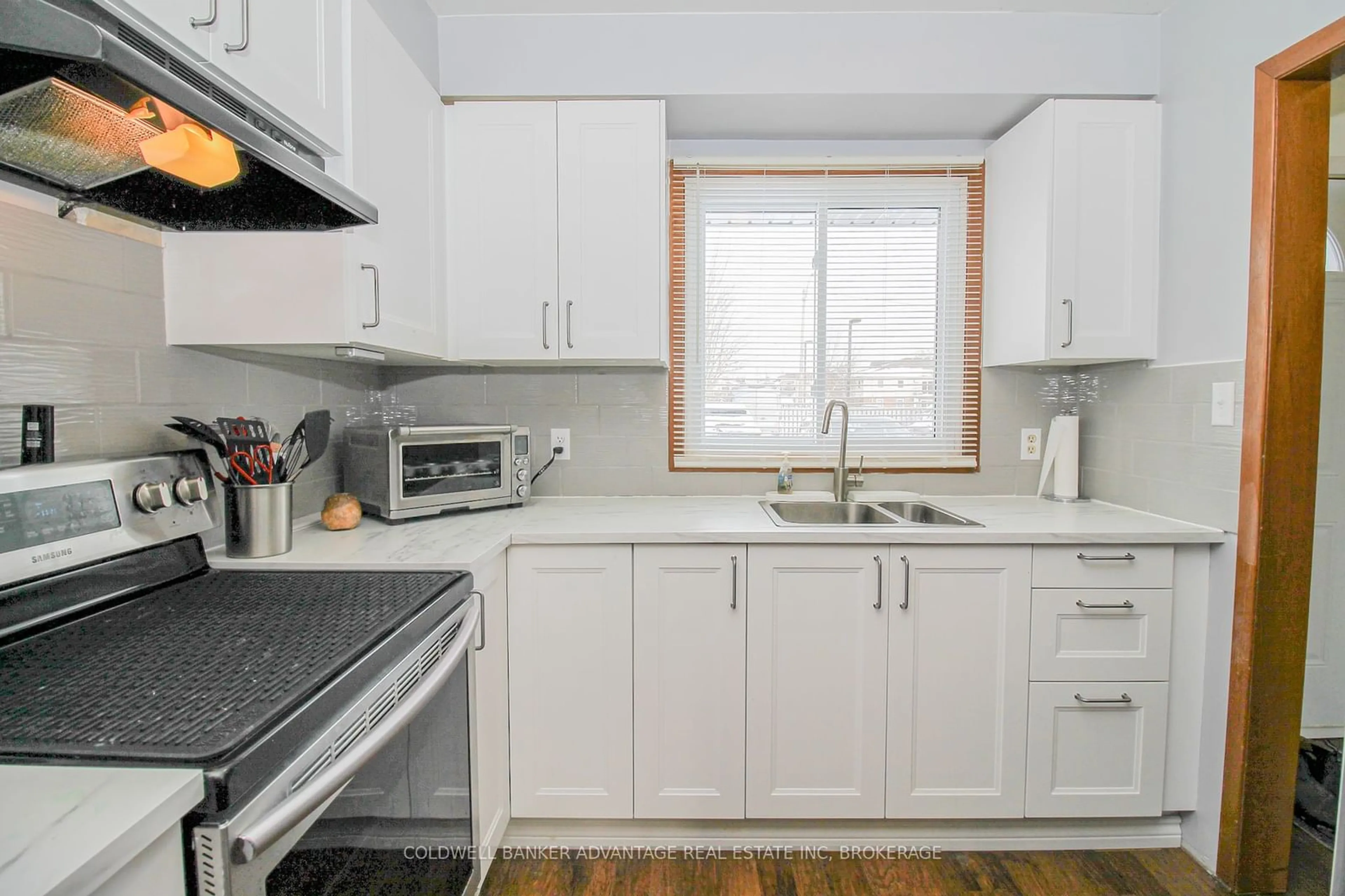 Standard kitchen, wood/laminate floor for 63 Empire St #6, Welland Ontario L3B 2L3