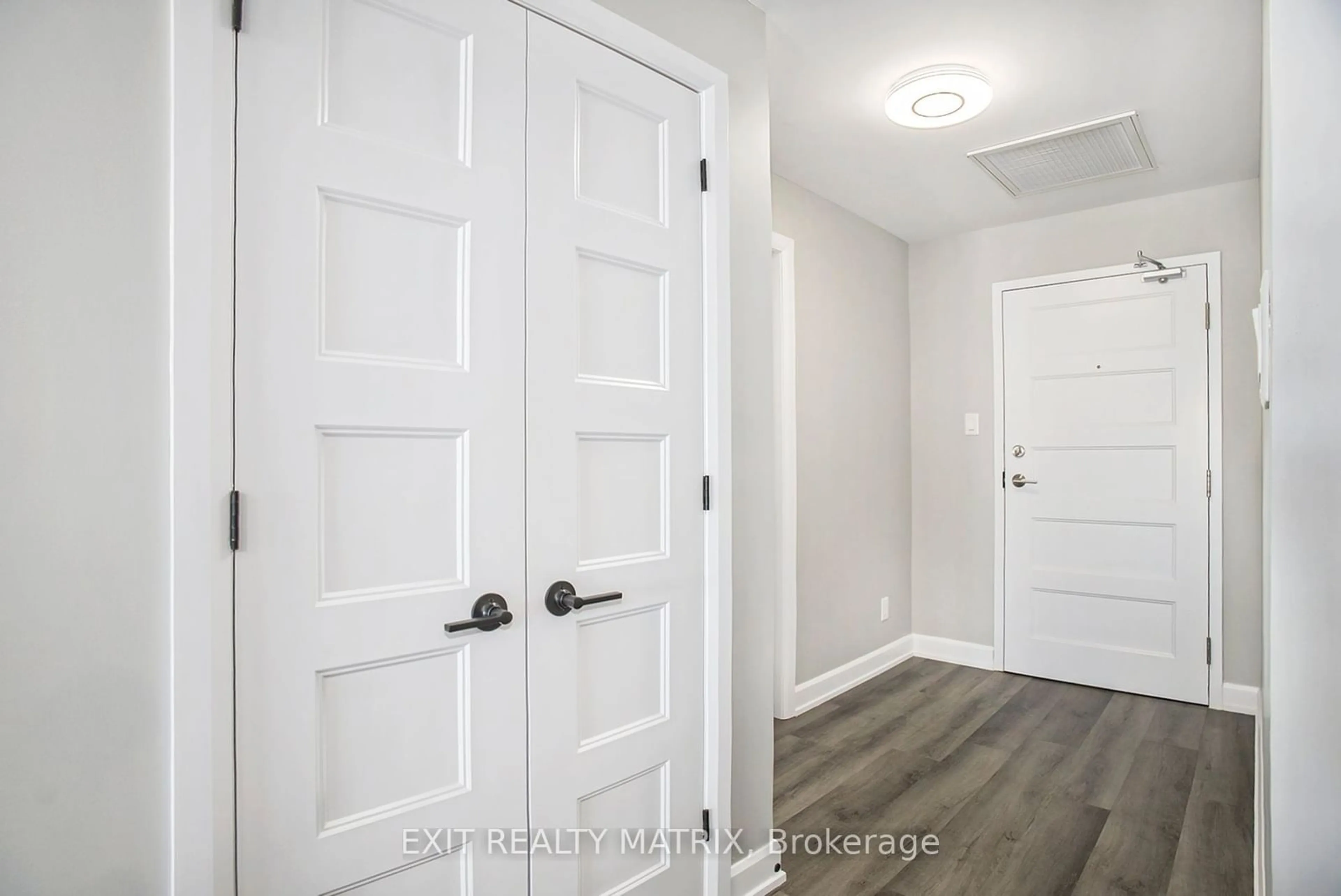 Indoor entryway for 271 Belfort St #304, Russell Ontario K0A 1W0