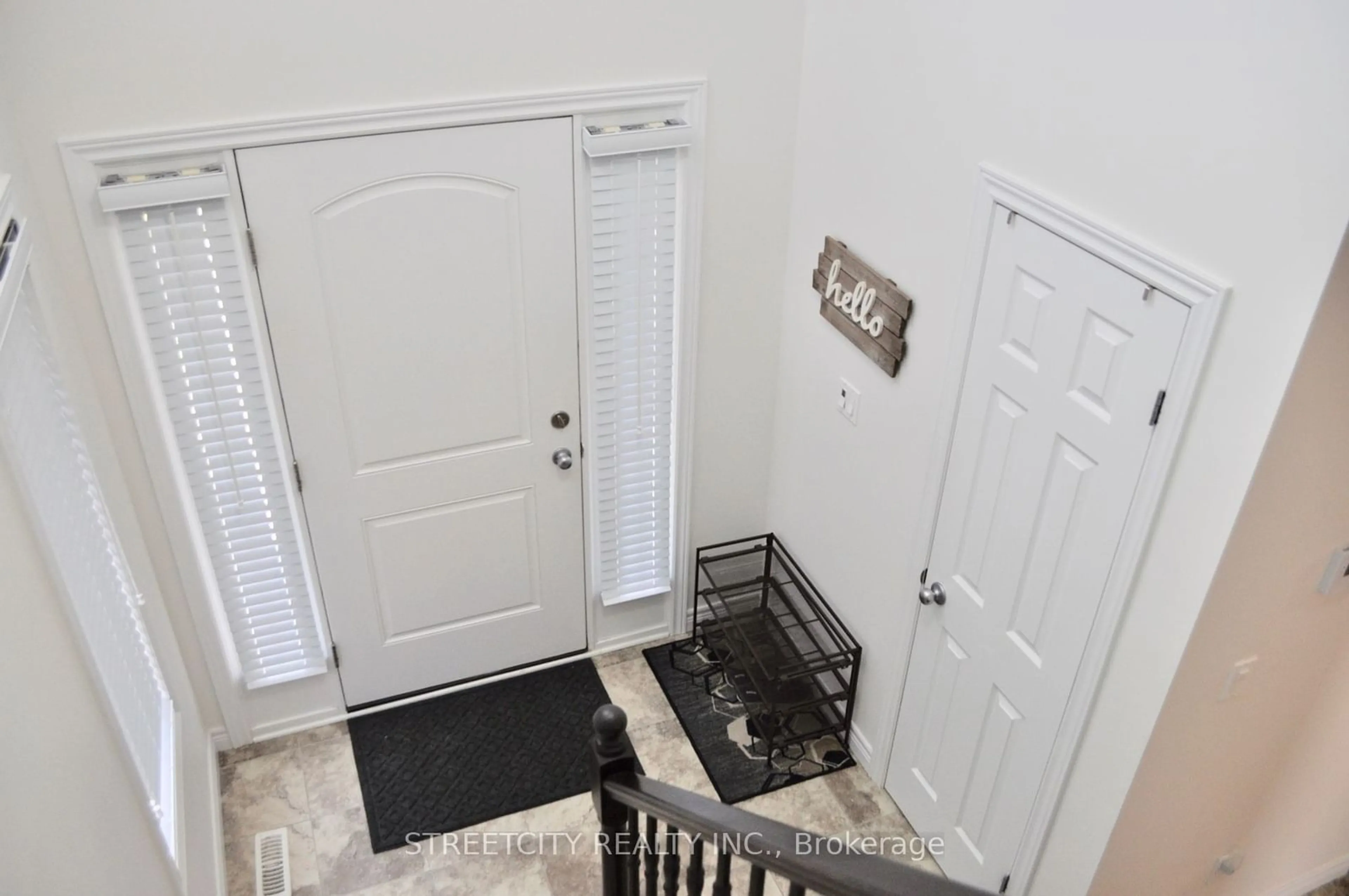 Indoor entryway for 660 Guiness Way, London Ontario N5X 0C3