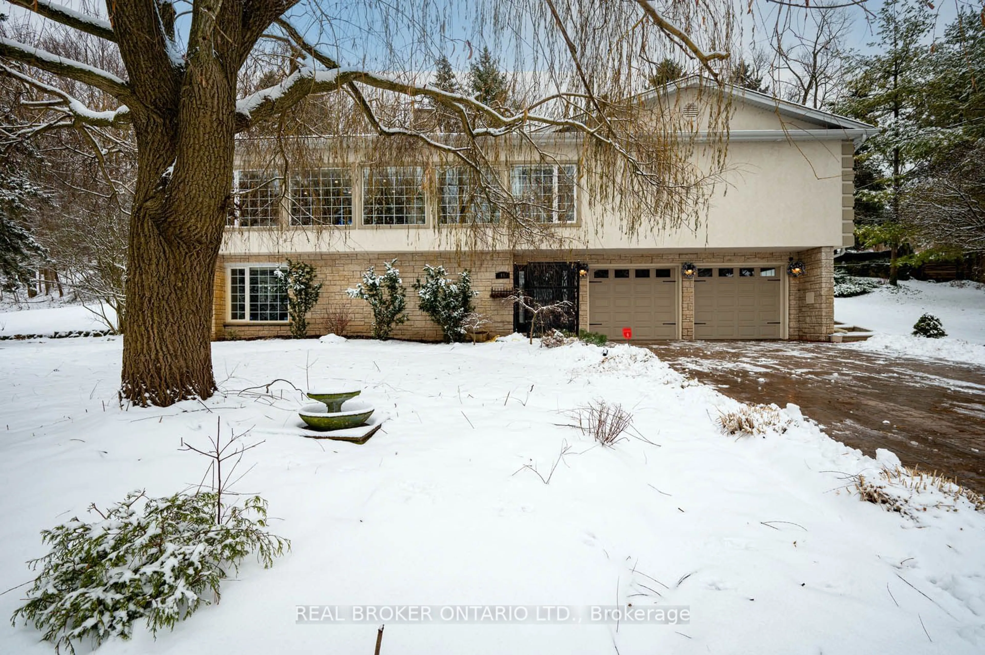 A pic from outside/outdoor area/front of a property/back of a property/a pic from drone, street for 15 Grand Hill Dr, Kitchener Ontario N2P 2E2