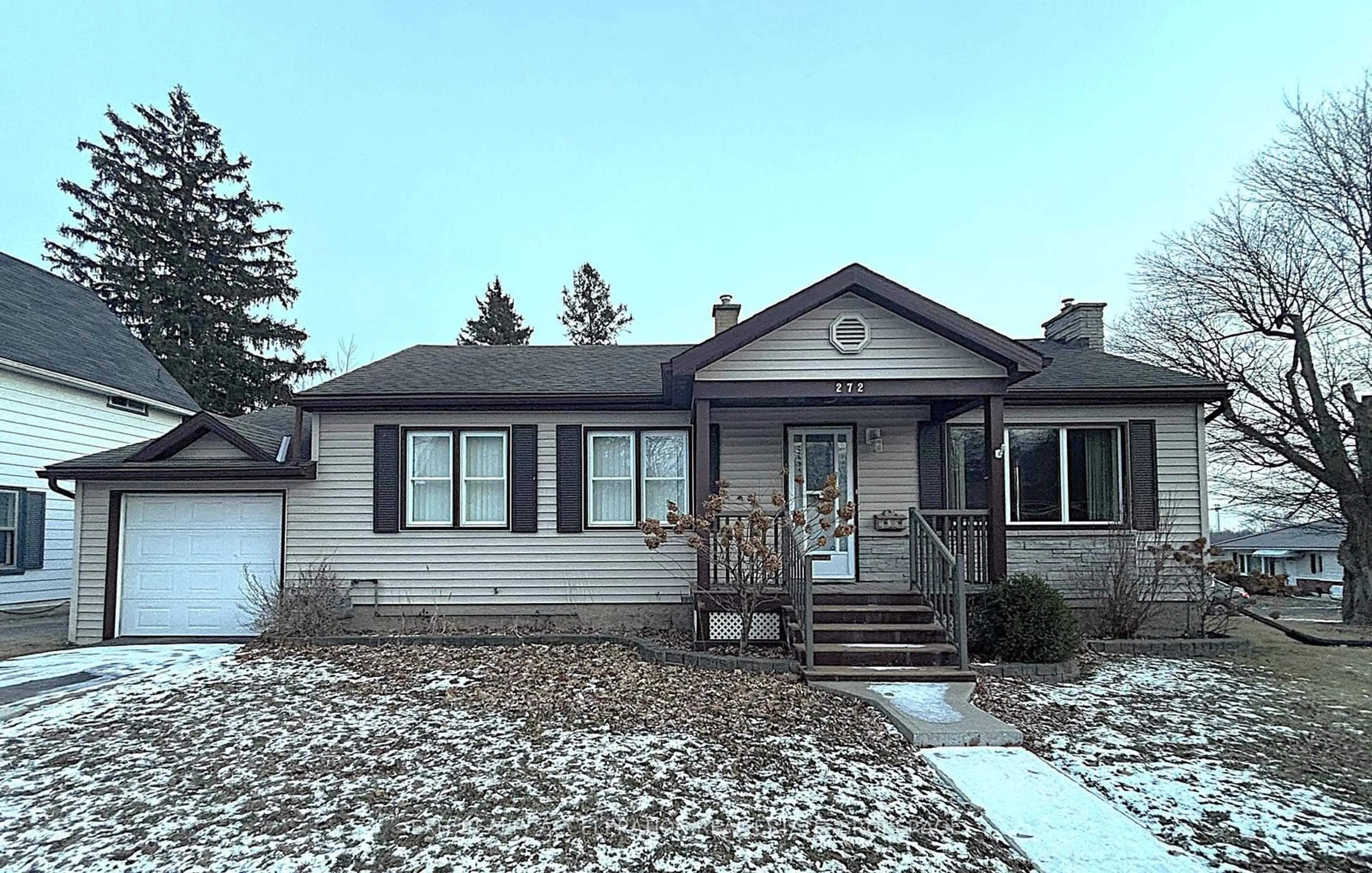 Home with vinyl exterior material, street for 272 Dundas St, Greater Napanee Ontario K7R 2B1