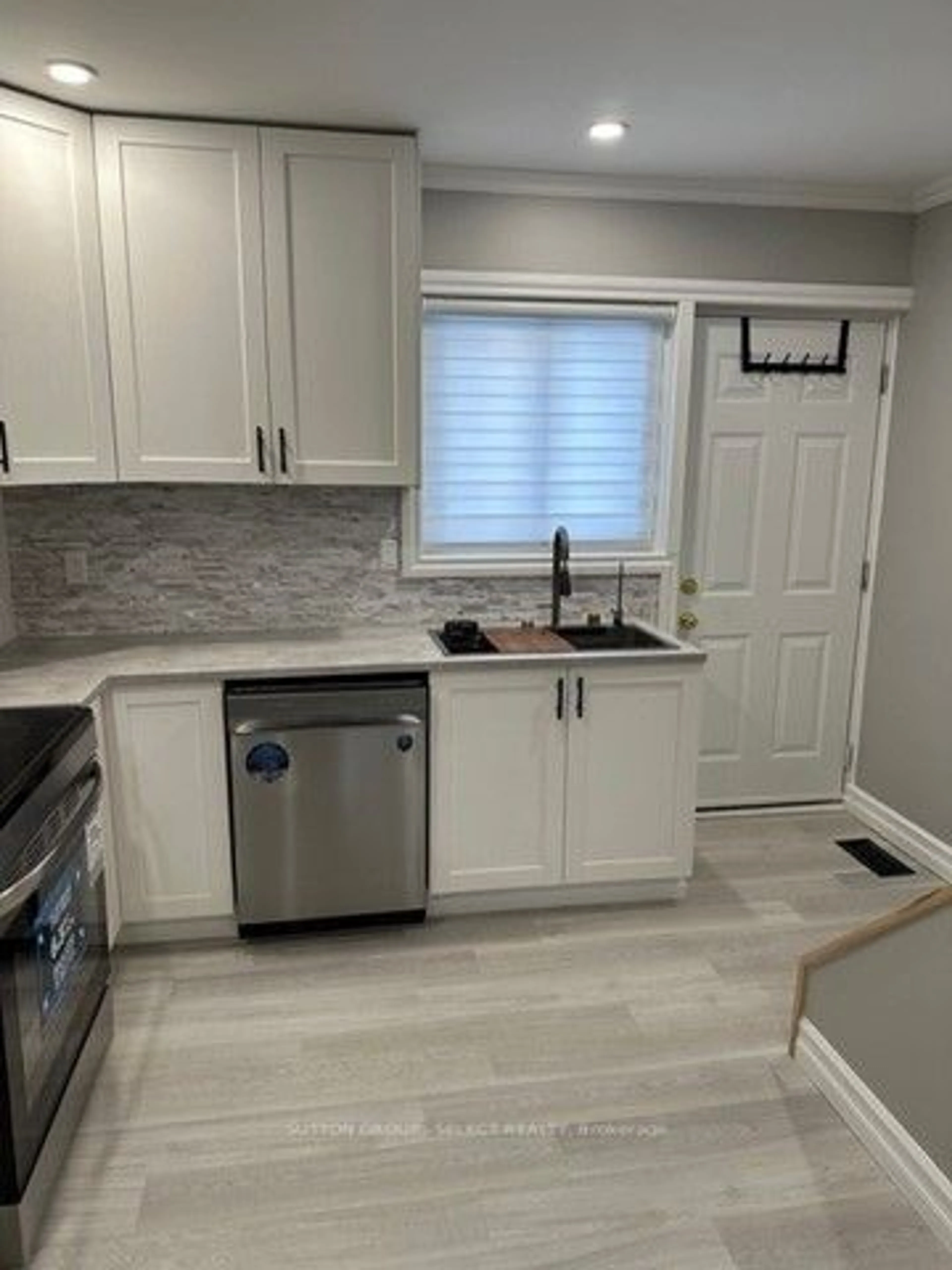 Open concept kitchen, ceramic/tile floor for 1090 Kipps Lane #114, London Ontario N5Y 1V4