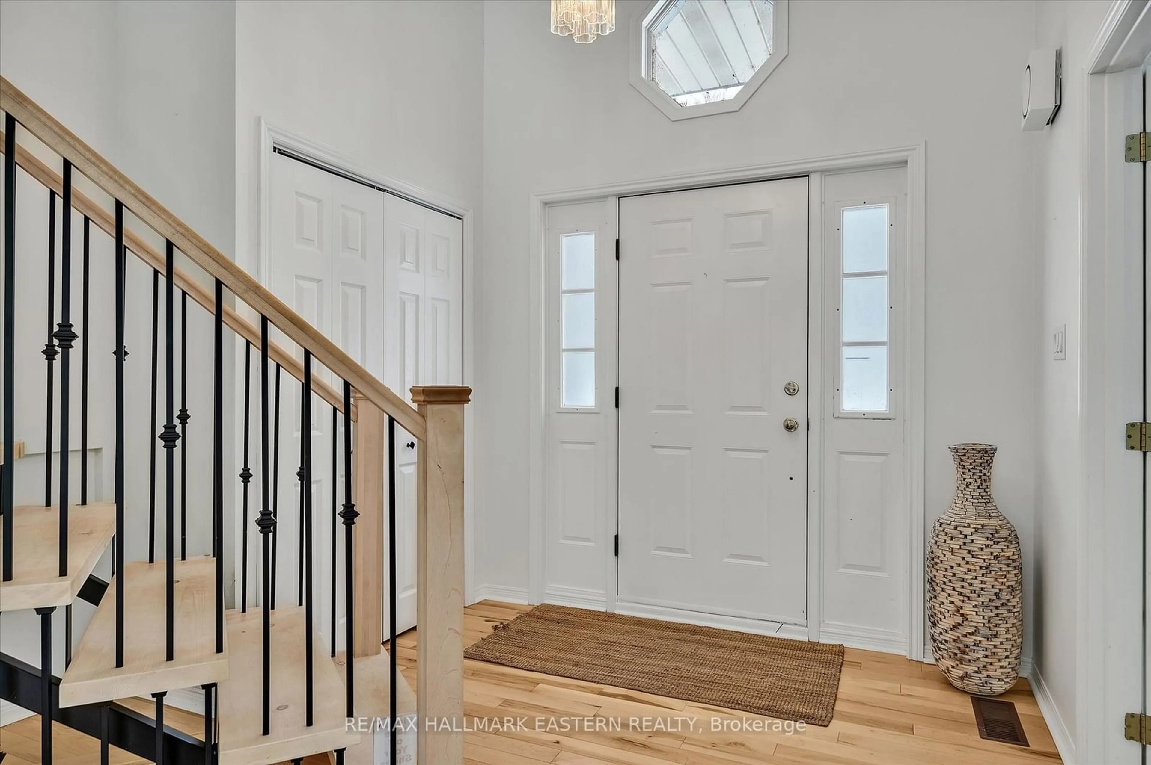 Indoor entryway for 2910 Antelope Tr, Smith-Ennismore-Lakefield Ontario K0L 2H0