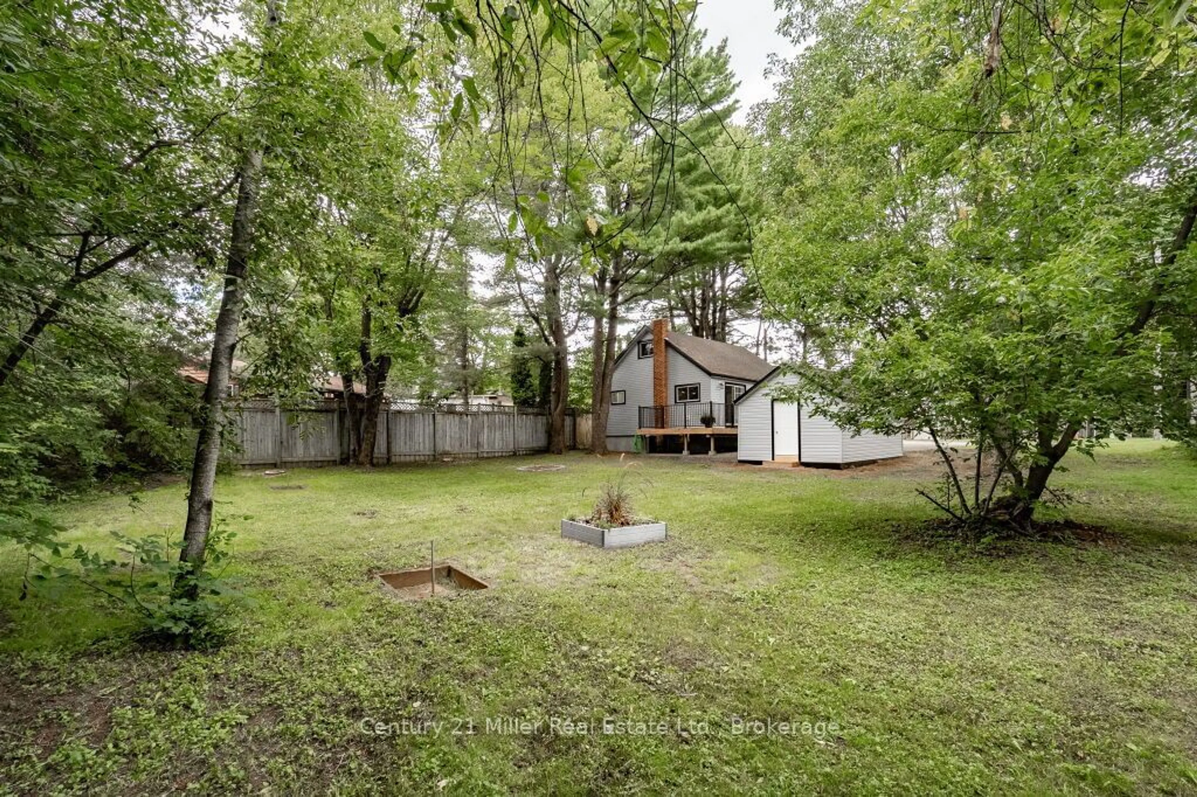 Patio, forest/trees view for 86 Woodward St St, Bracebridge Ontario P1L 1J8