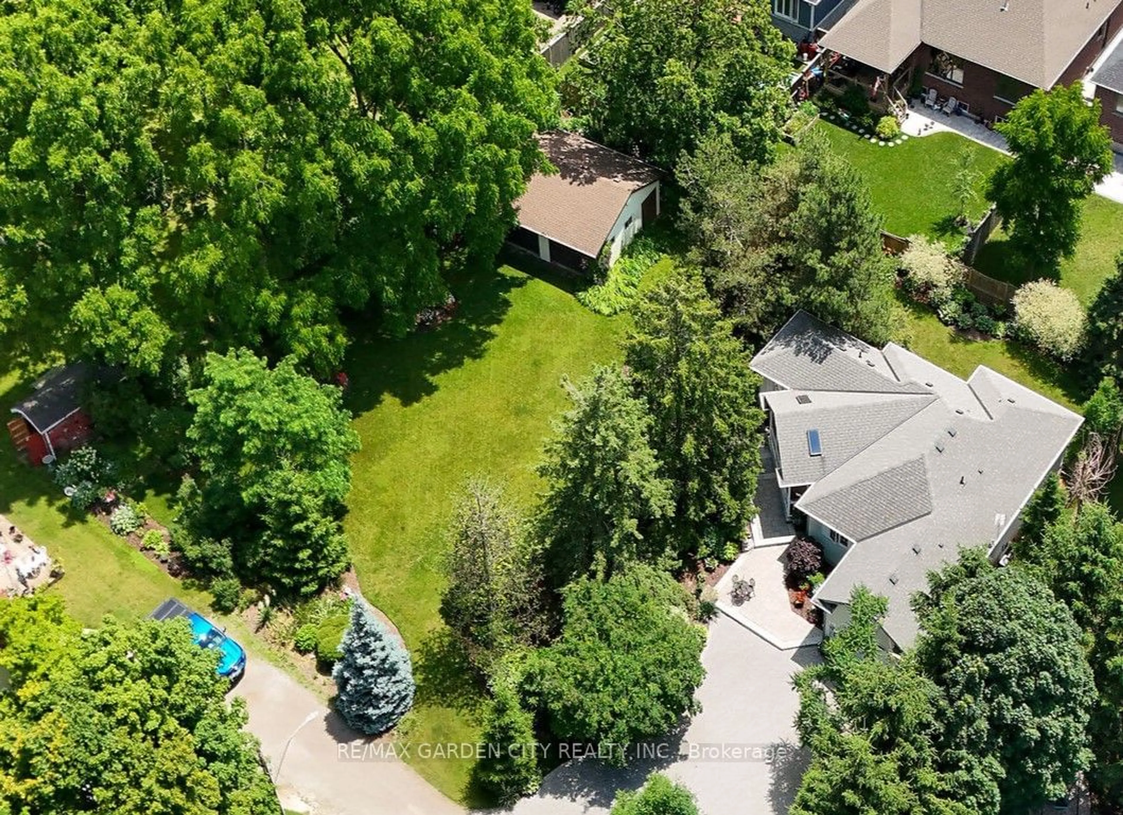 A pic from outside/outdoor area/front of a property/back of a property/a pic from drone, unknown for 4160 Stanley St, Lincoln Ontario L0R 1G0