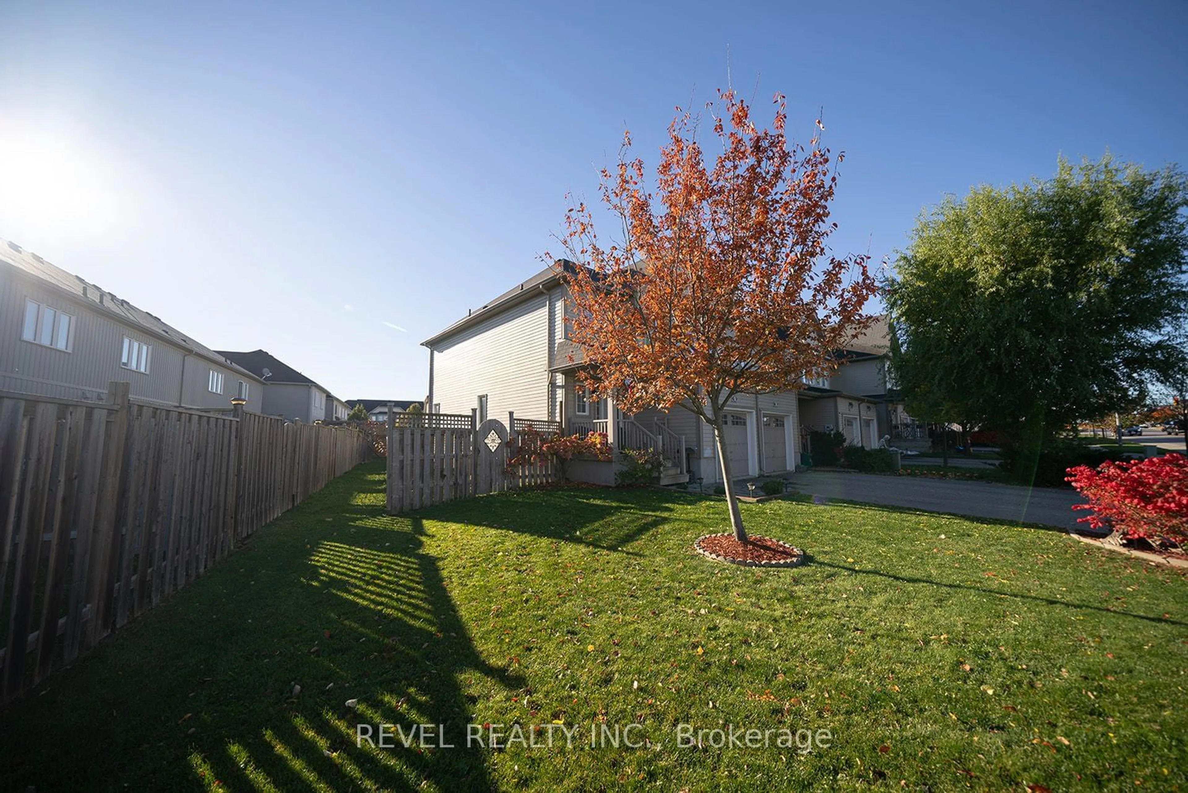 A pic from outside/outdoor area/front of a property/back of a property/a pic from drone, street for 231 Blackburn Dr, Brantford Ontario N3T 0G8