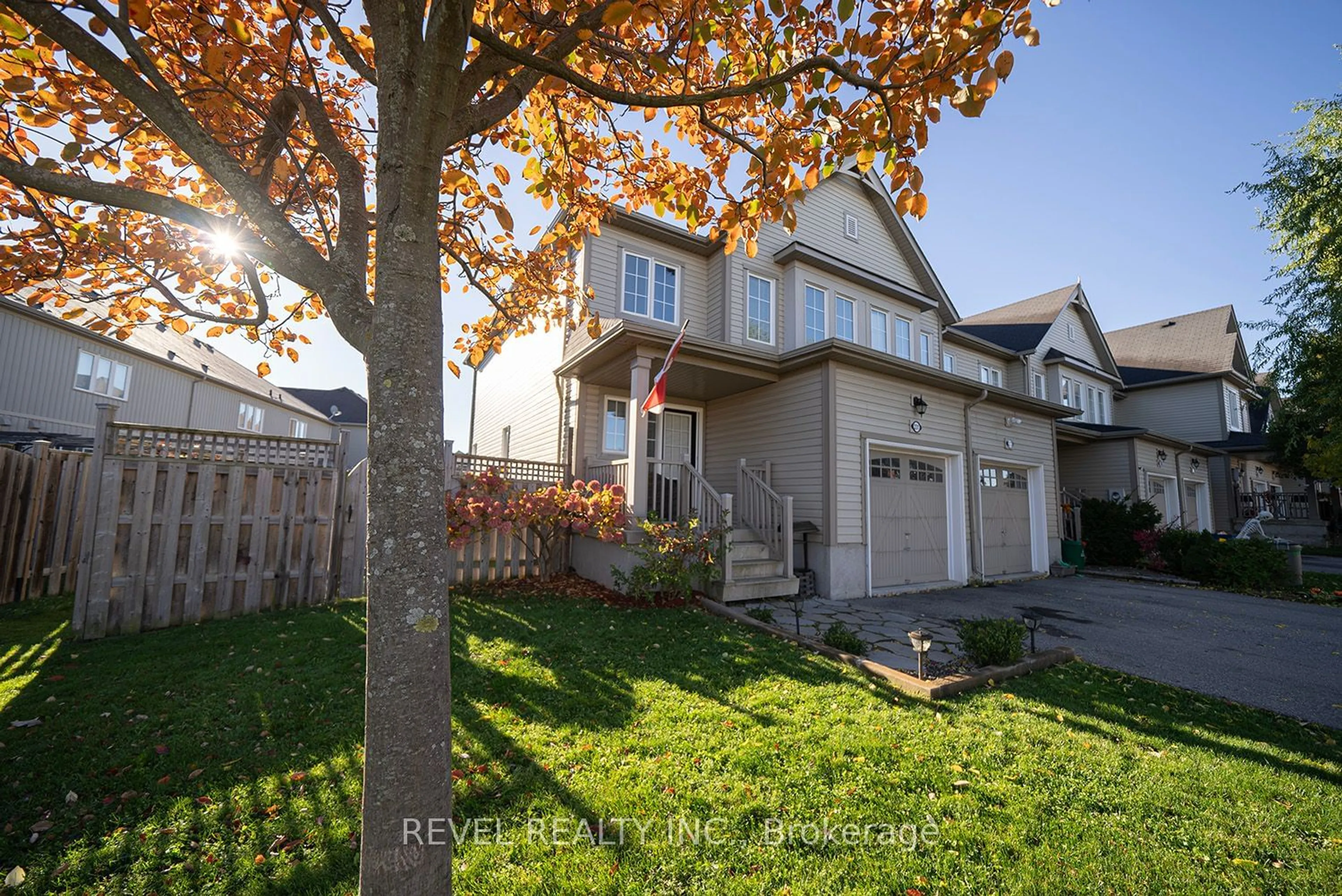 A pic from outside/outdoor area/front of a property/back of a property/a pic from drone, street for 231 Blackburn Dr, Brantford Ontario N3T 0G8