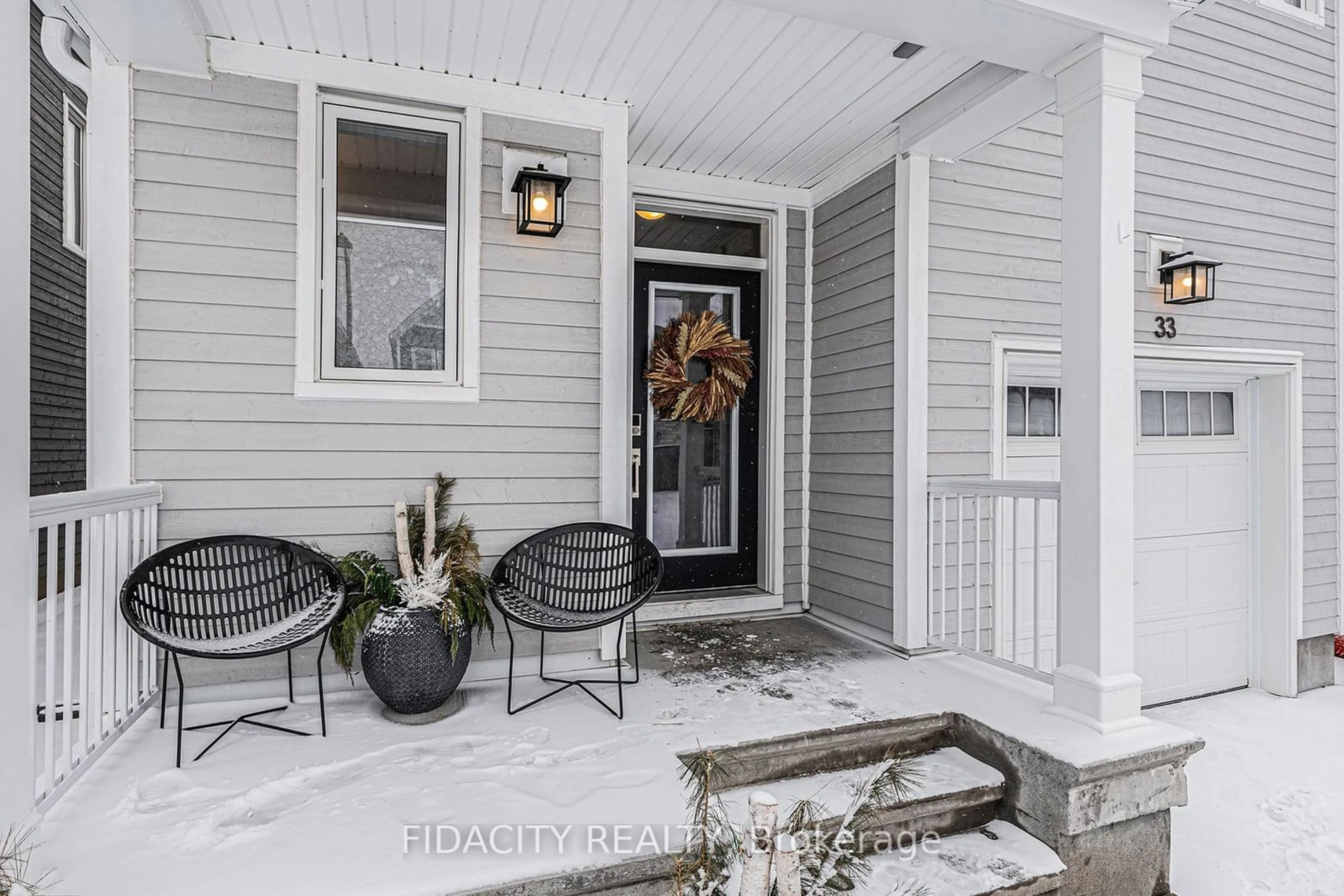 Indoor entryway for 33 Pacing Walk, Stittsville - Munster - Richmond Ontario K0A 2Z0