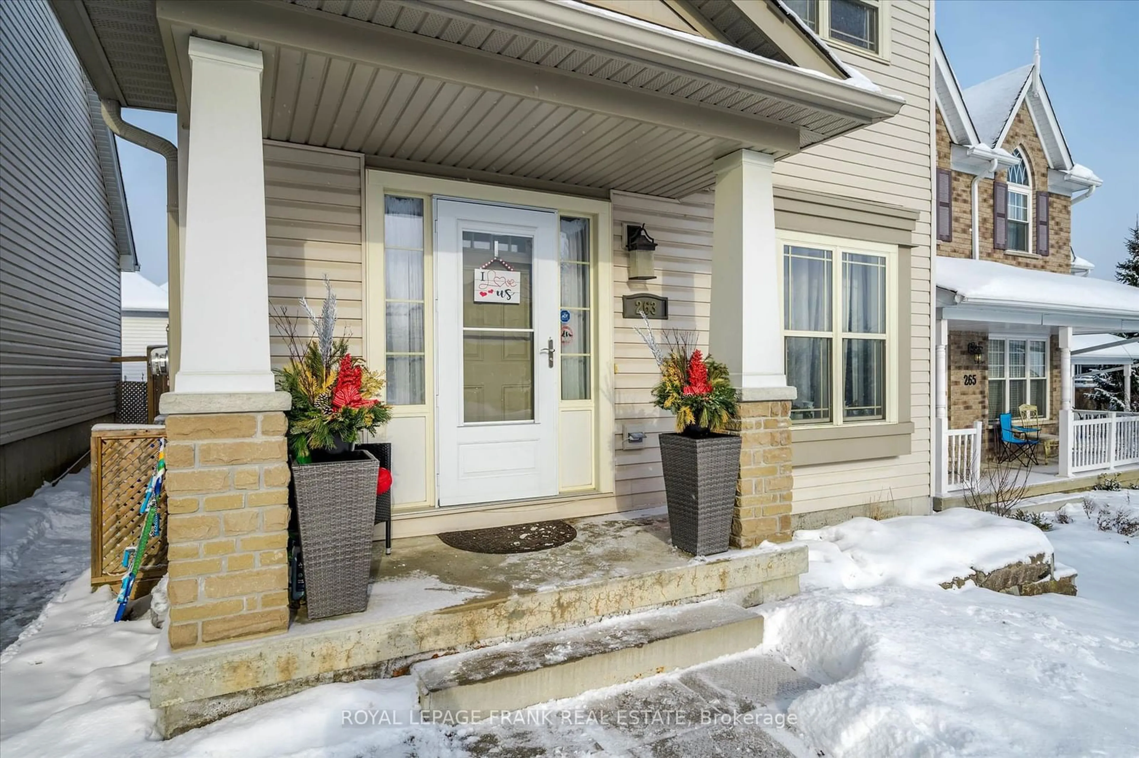 Indoor entryway for 263 Bowen Dr, Peterborough Ontario K9H 0B8