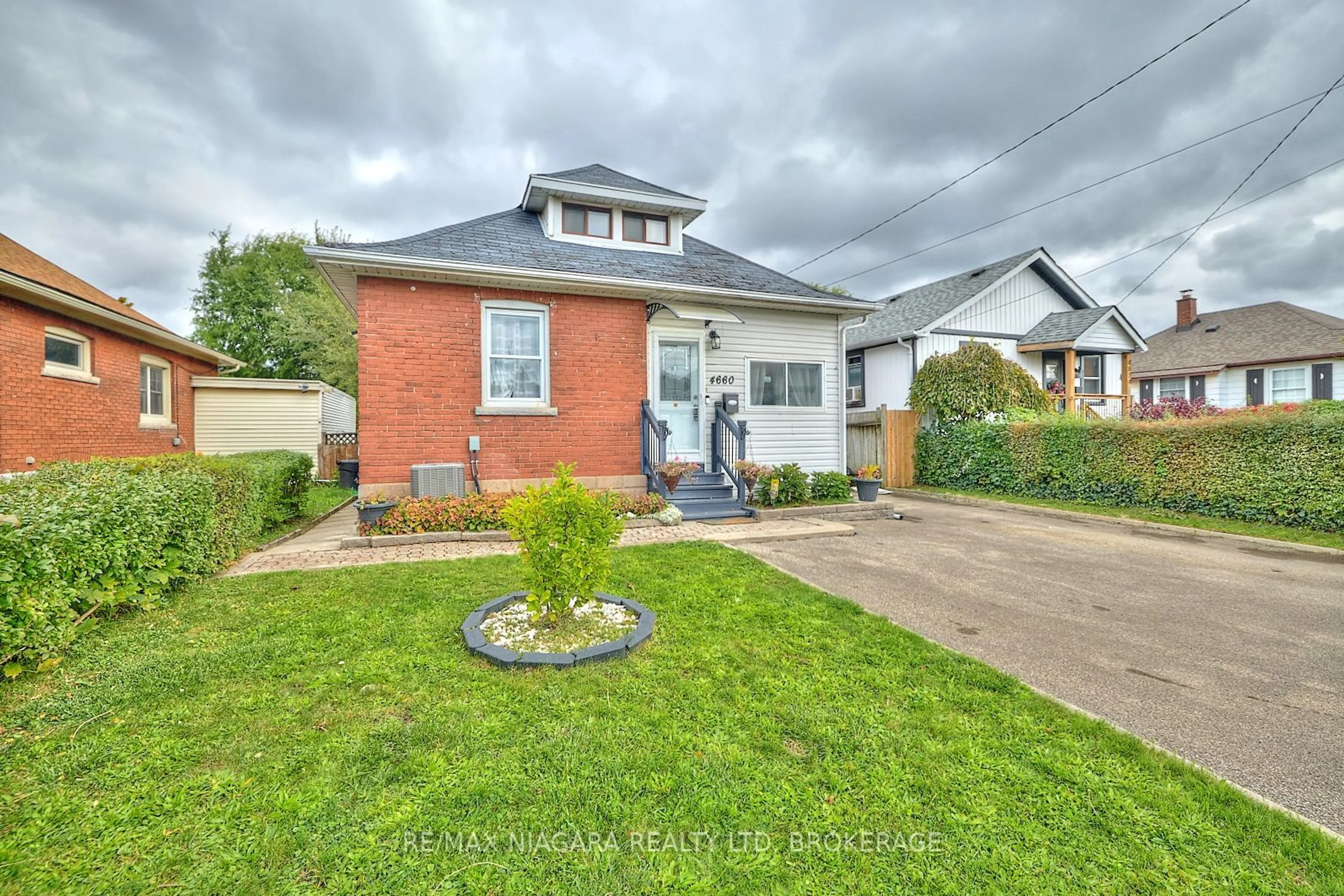 Home with brick exterior material, street for 4660 SIXTH Ave, Niagara Falls Ontario L2E 4T5