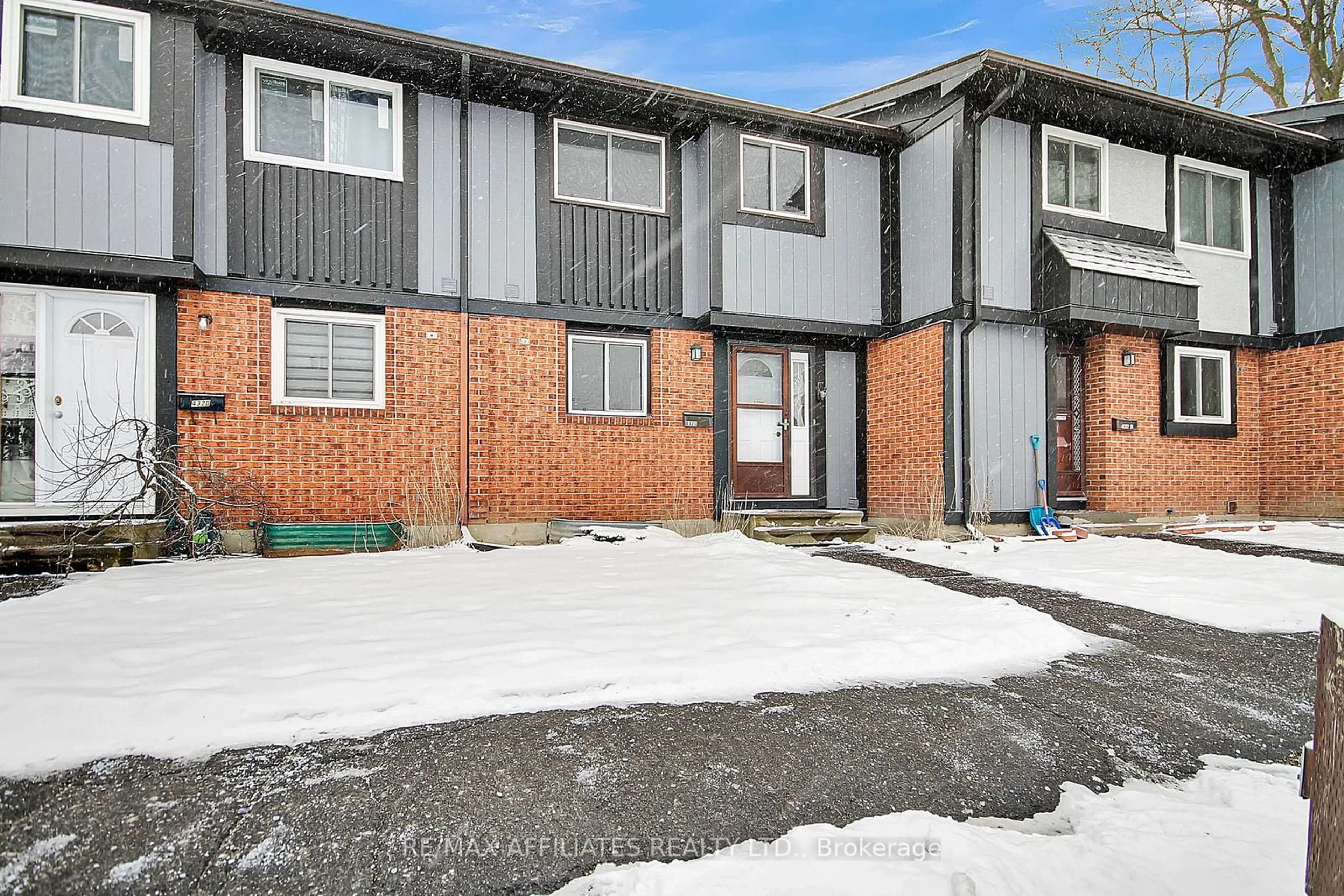 A pic from outside/outdoor area/front of a property/back of a property/a pic from drone, street for 432 Moodie Dr #C, Bells Corners and South to Fallowfield Ontario K2H 8A6