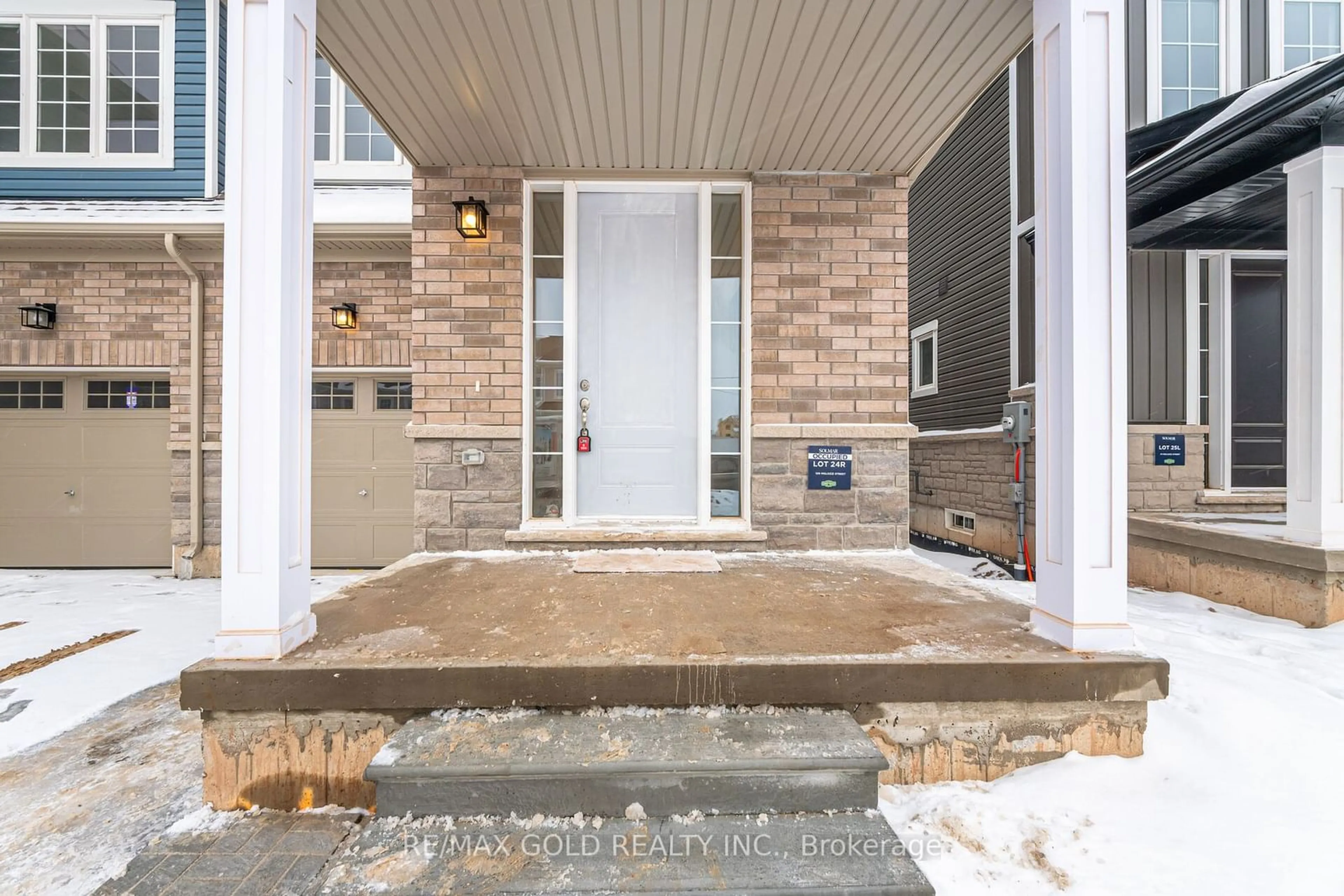 Indoor entryway for 109 Molozzi St, Erin Ontario N0B 1T0