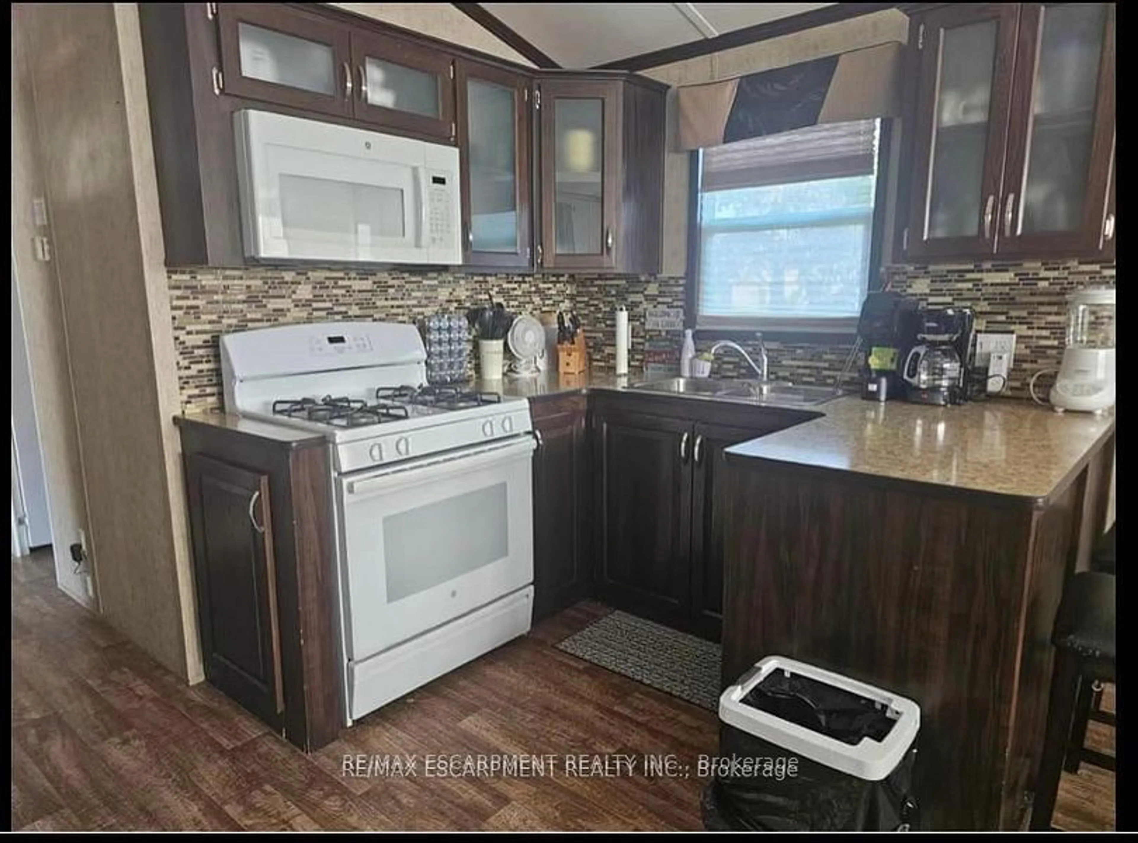 Standard kitchen, unknown for 45 Quarry View Village, Port Colborne Ontario L0S 1R0