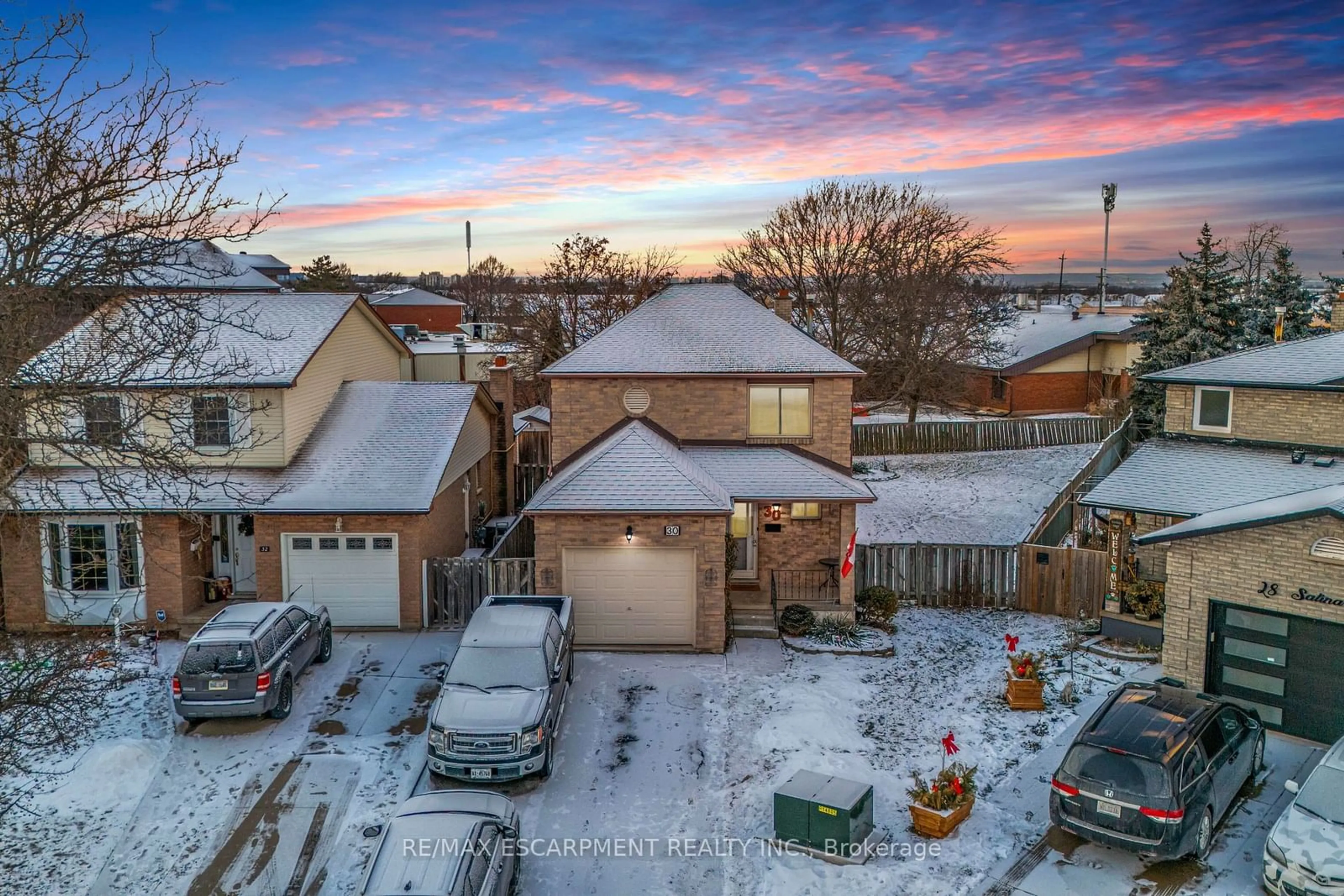 A pic from outside/outdoor area/front of a property/back of a property/a pic from drone, street for 30 Salina Pl, Hamilton Ontario L8G 4L4