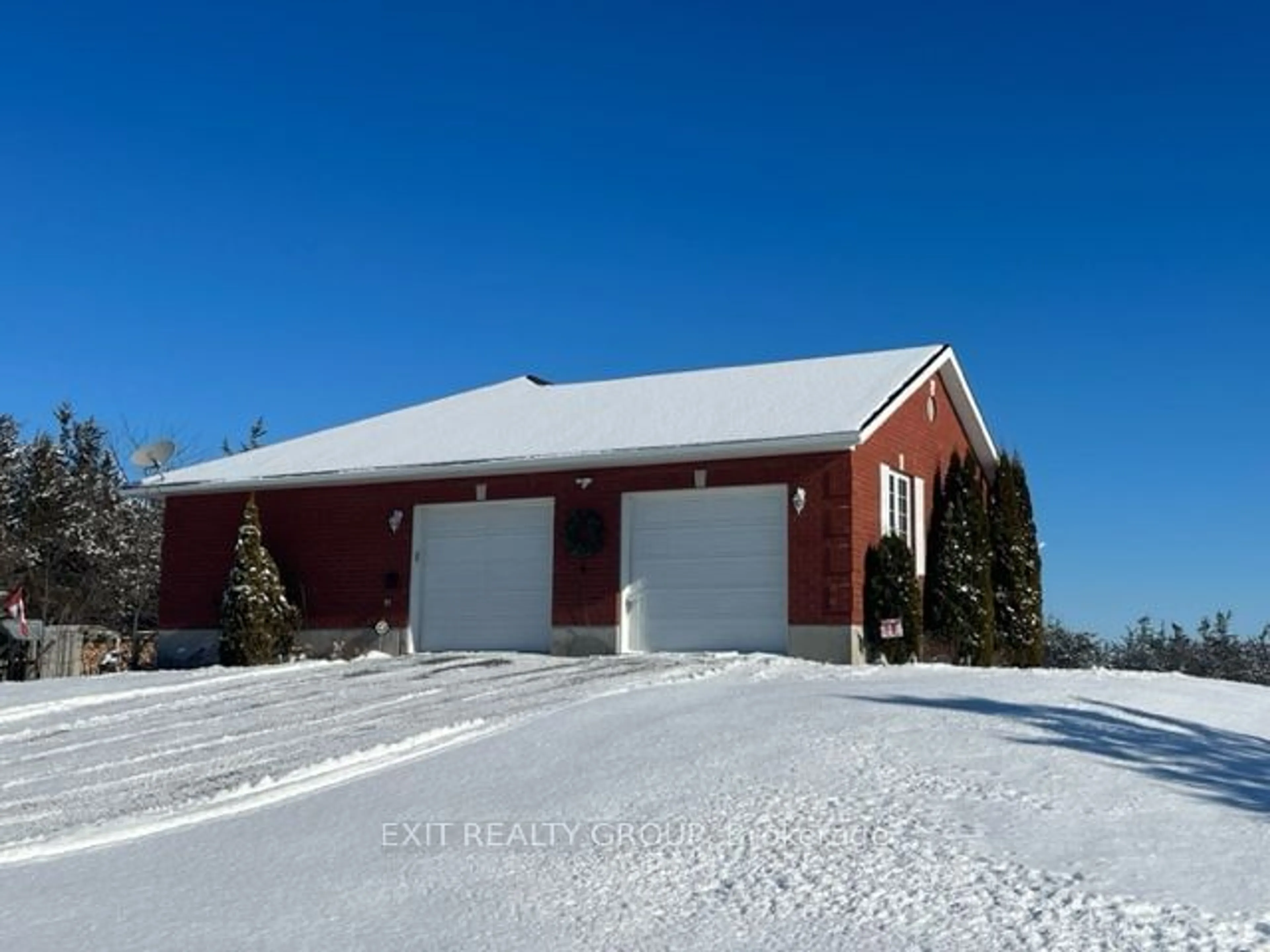 Indoor garage for 1047 Lazier Rd, Tyendinaga Ontario K0K 3A0