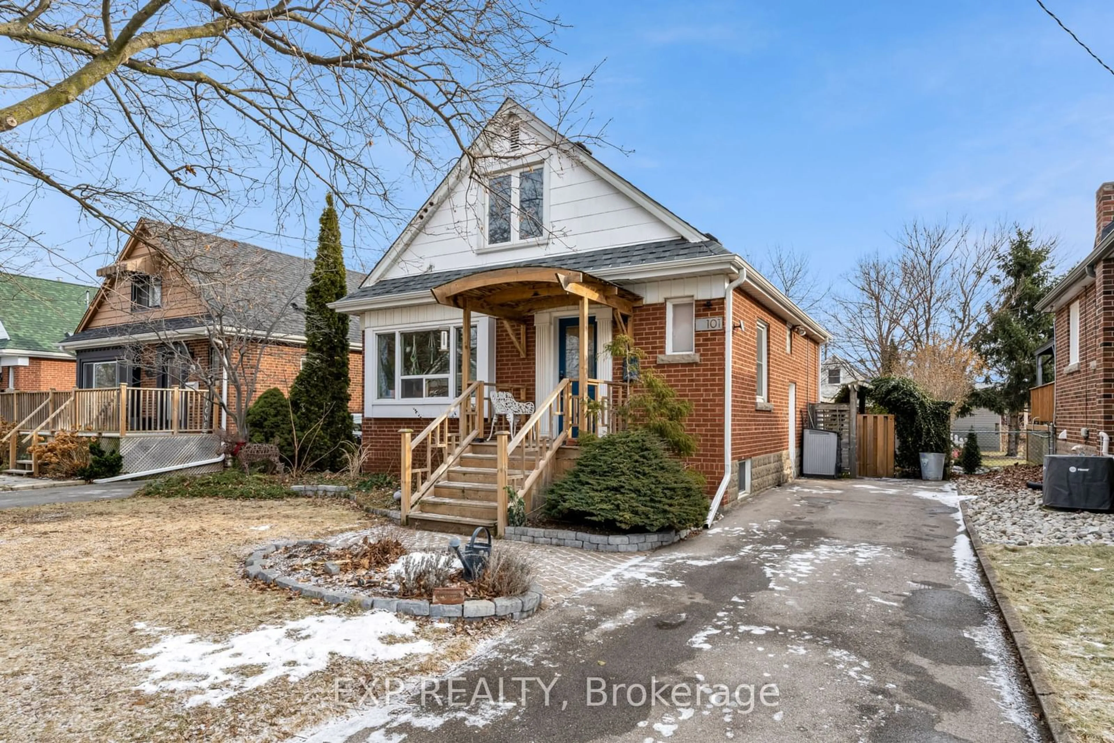 Home with brick exterior material, street for 101 Erin Ave, Hamilton Ontario L8K 4W1