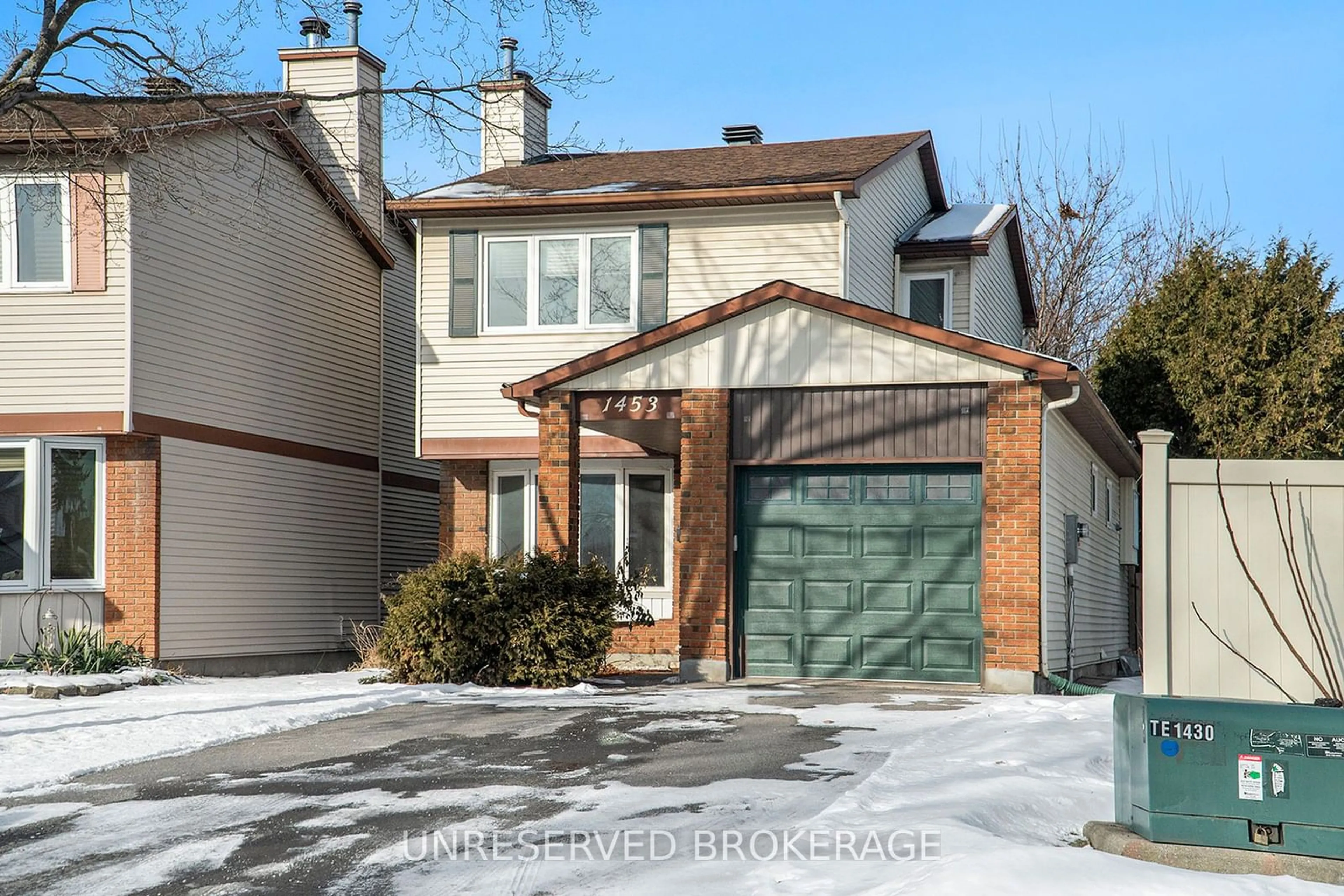 Home with brick exterior material, street for 1453 Eastcliffe Way, Cyrville - Carson Grove - Pineview Ontario K1B 5H6